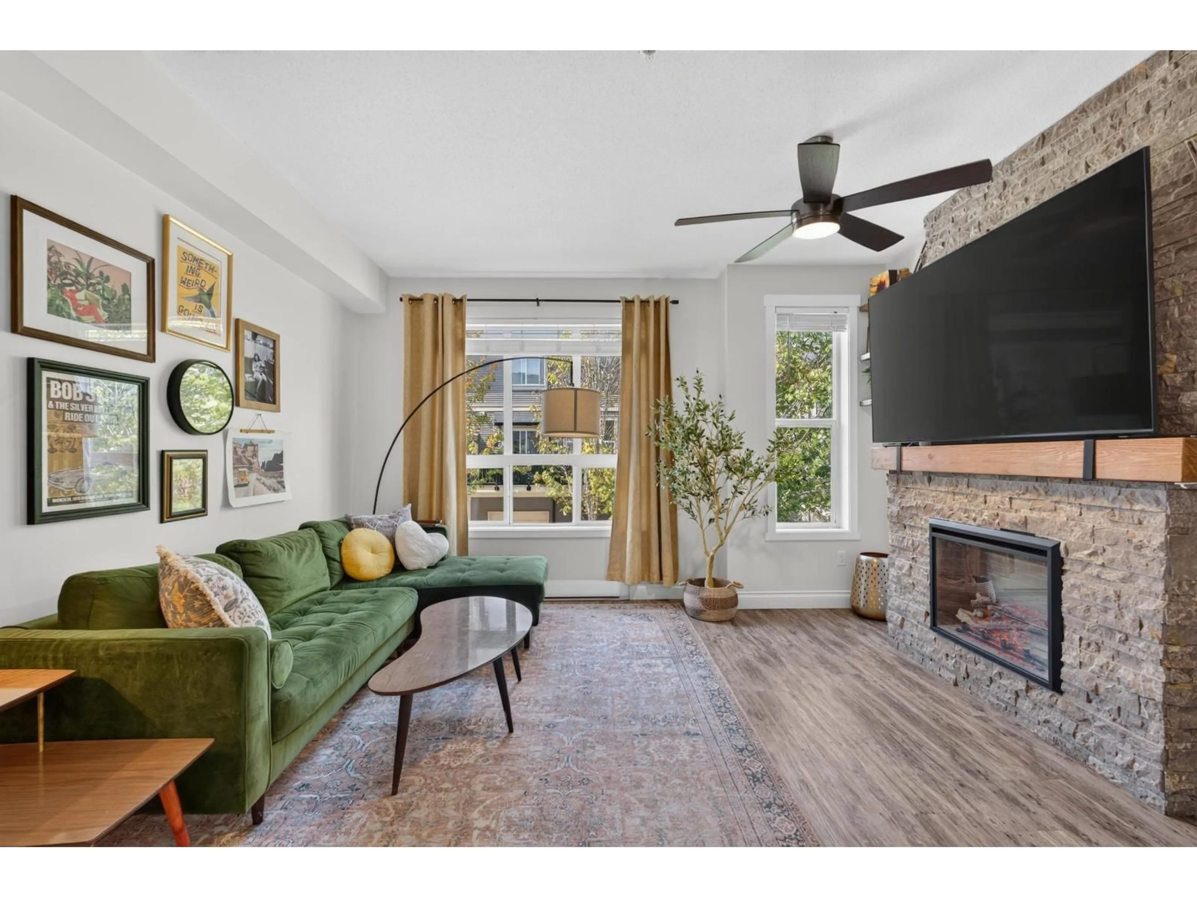 Living room with furniture, unknown for 154 - 7938 209 STREET, Langley British Columbia V2Y0K1