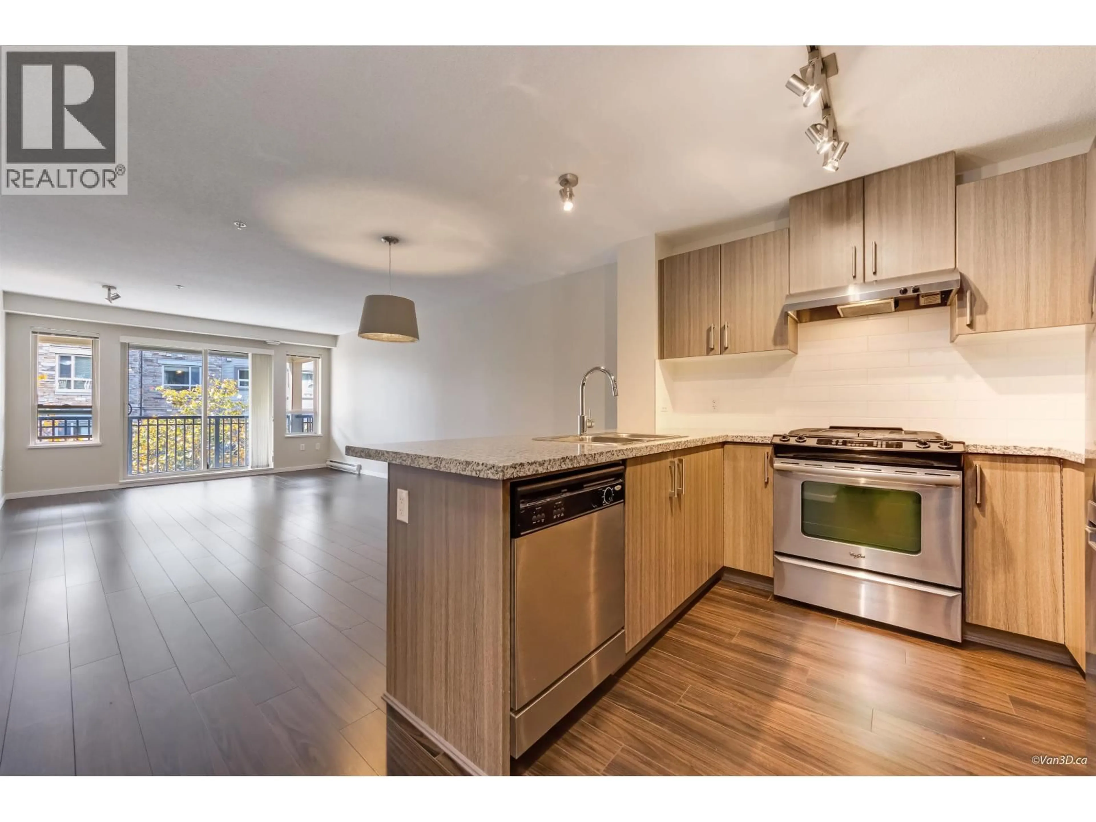 Open concept kitchen, wood/laminate floor for 420 - 3178 DAYANEE SPRINGS BOULEVARD, Coquitlam British Columbia V3E0B9