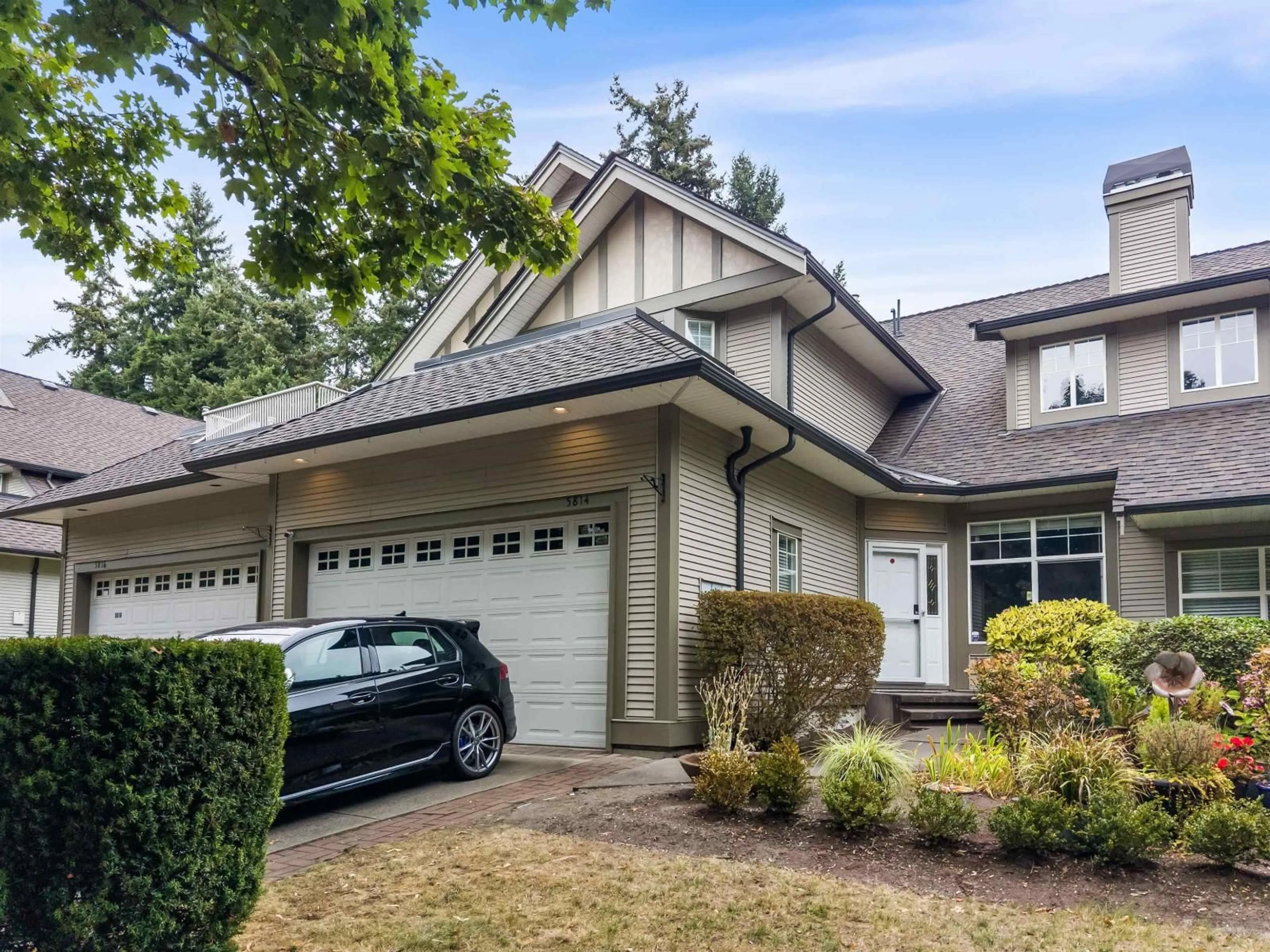 Home with vinyl exterior material, street for 5814 122 STREET, Surrey British Columbia V3X3L5