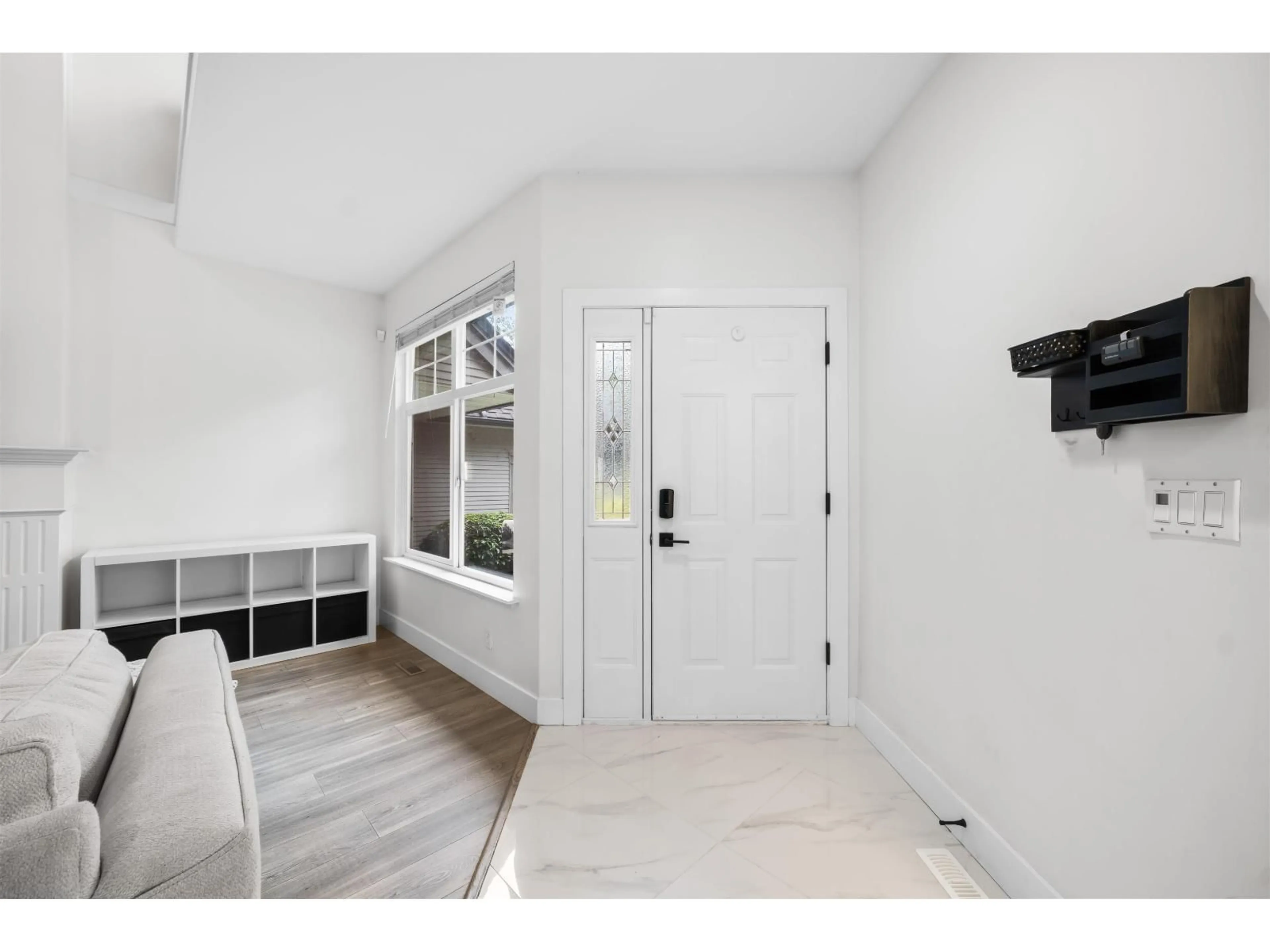 Indoor entryway for 5814 122 STREET, Surrey British Columbia V3X3L5