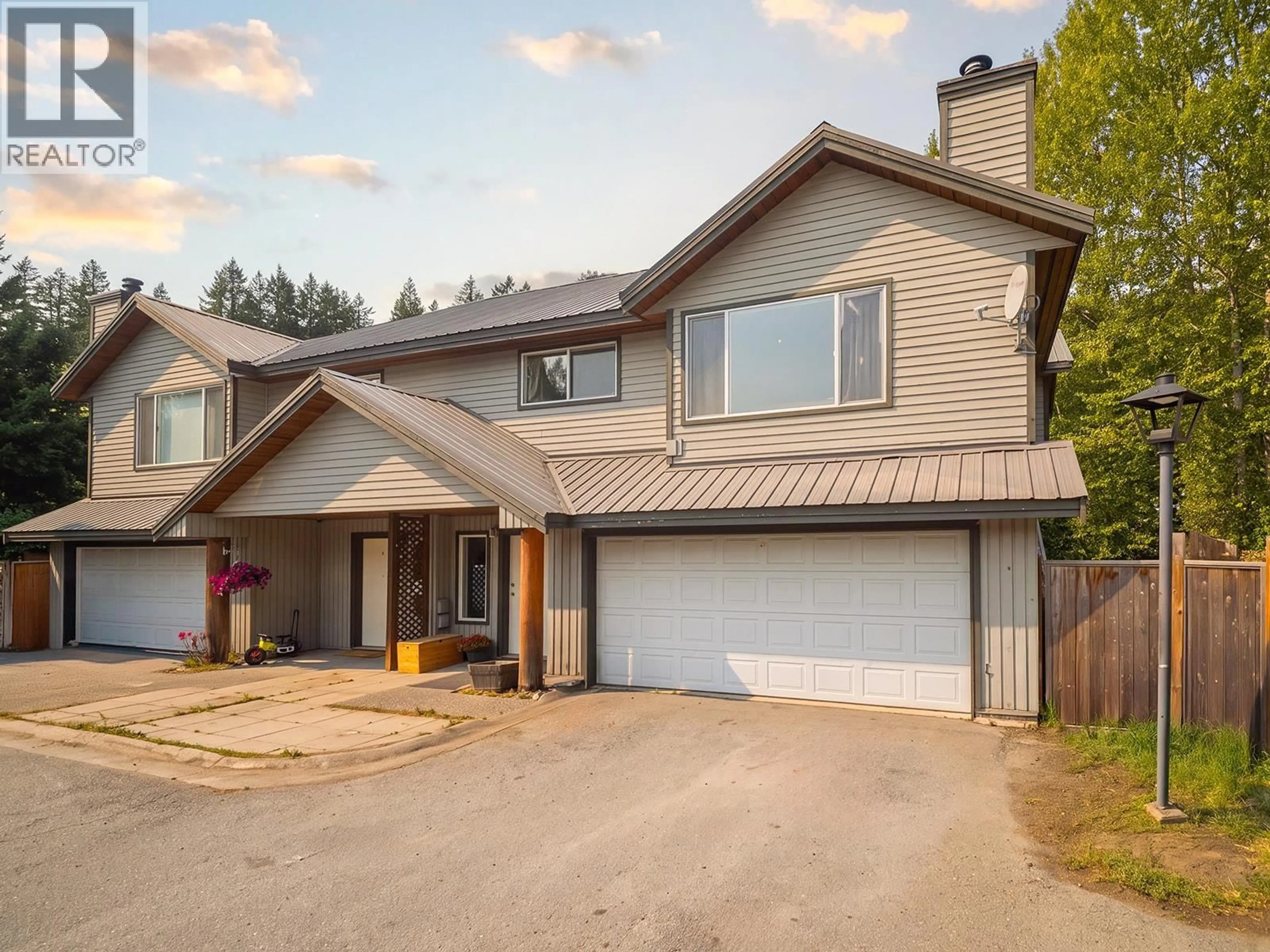 Home with vinyl exterior material, street for 9 - 7467 PROSPECT STREET, Pemberton British Columbia V0N2L1