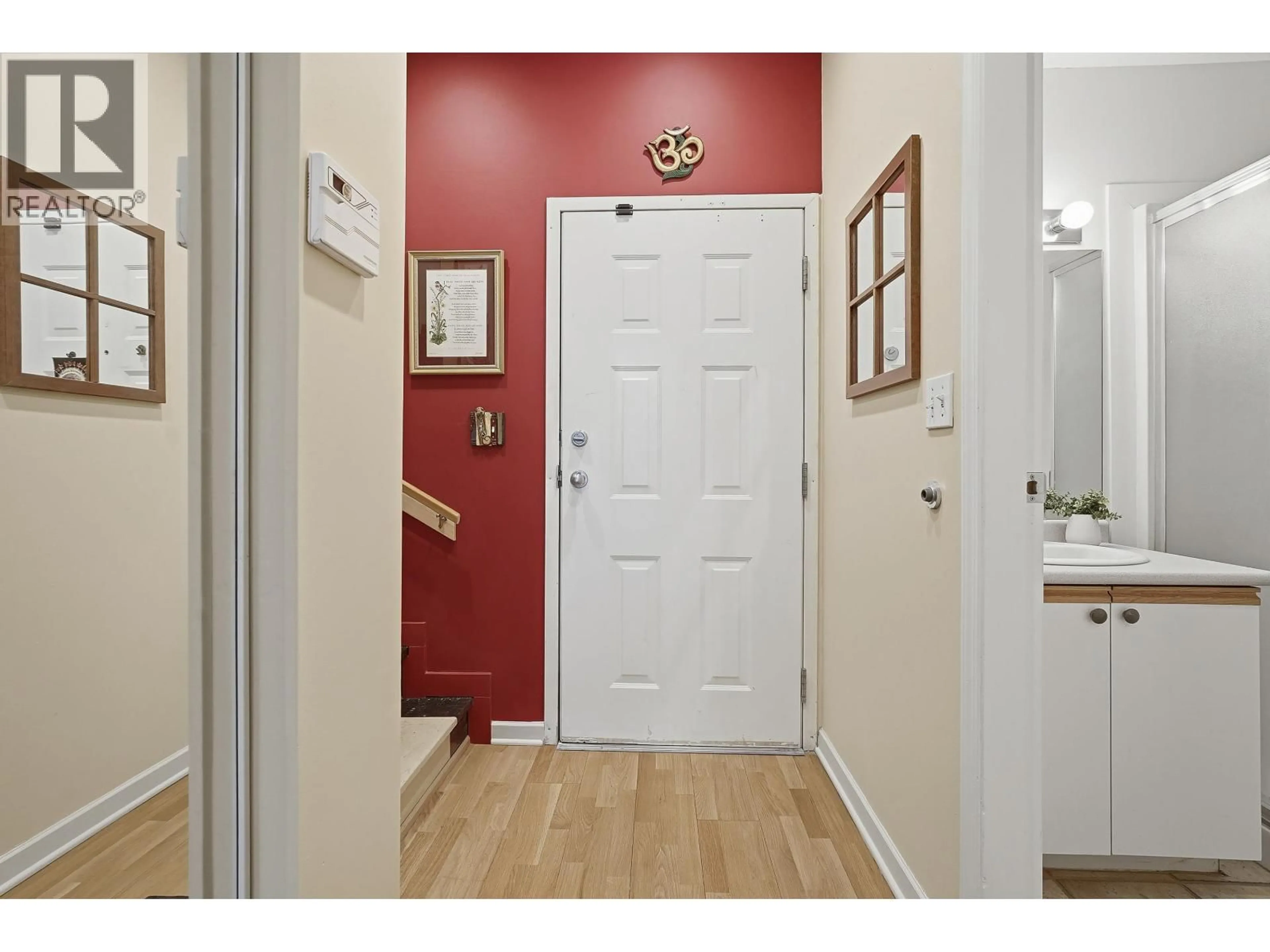 Indoor entryway for 123 - 3440 BROADWAY, Vancouver British Columbia V6R4R2