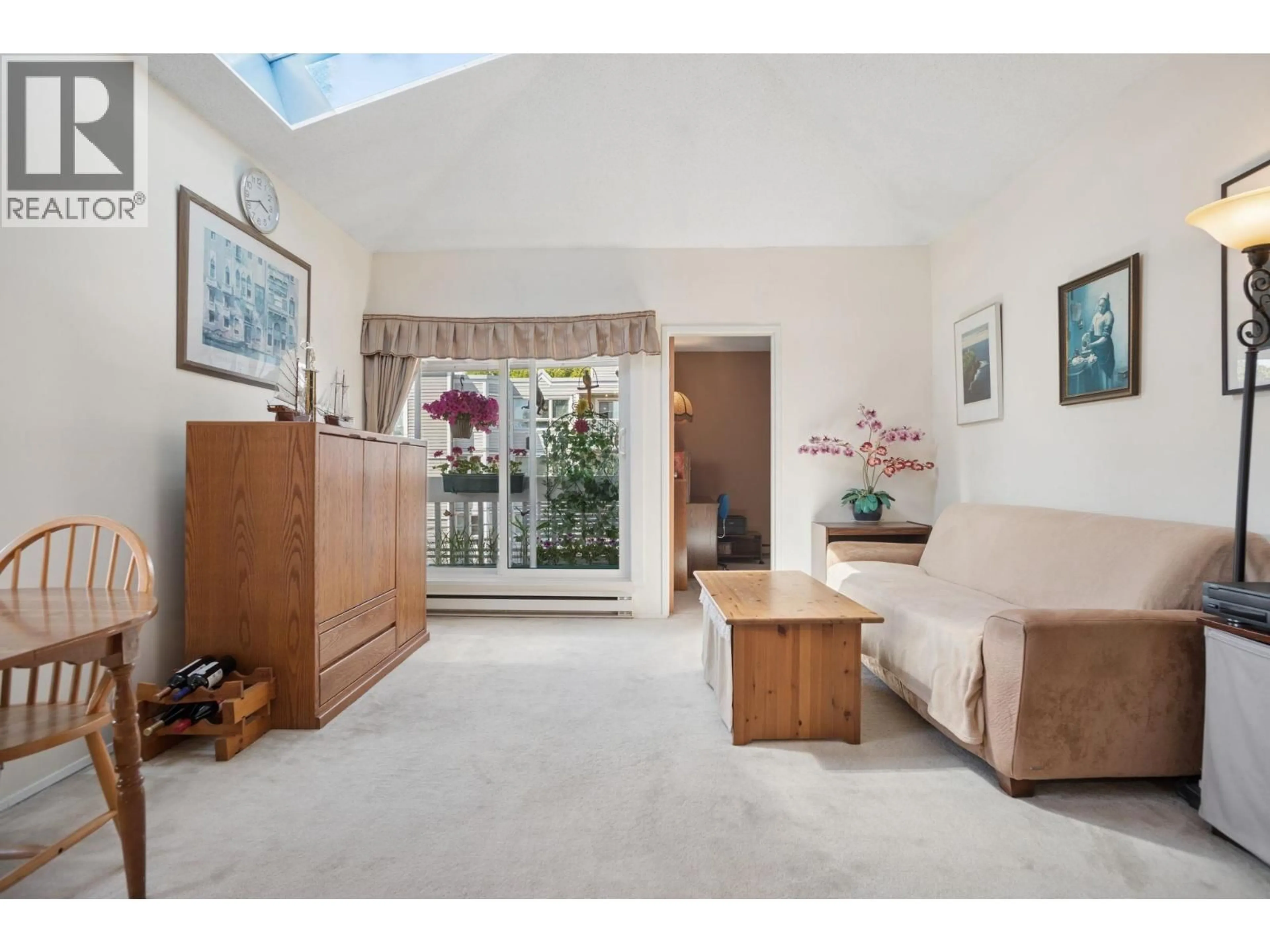 Indoor foyer for 305 - 1545 2ND AVENUE, Vancouver British Columbia V5N1C8