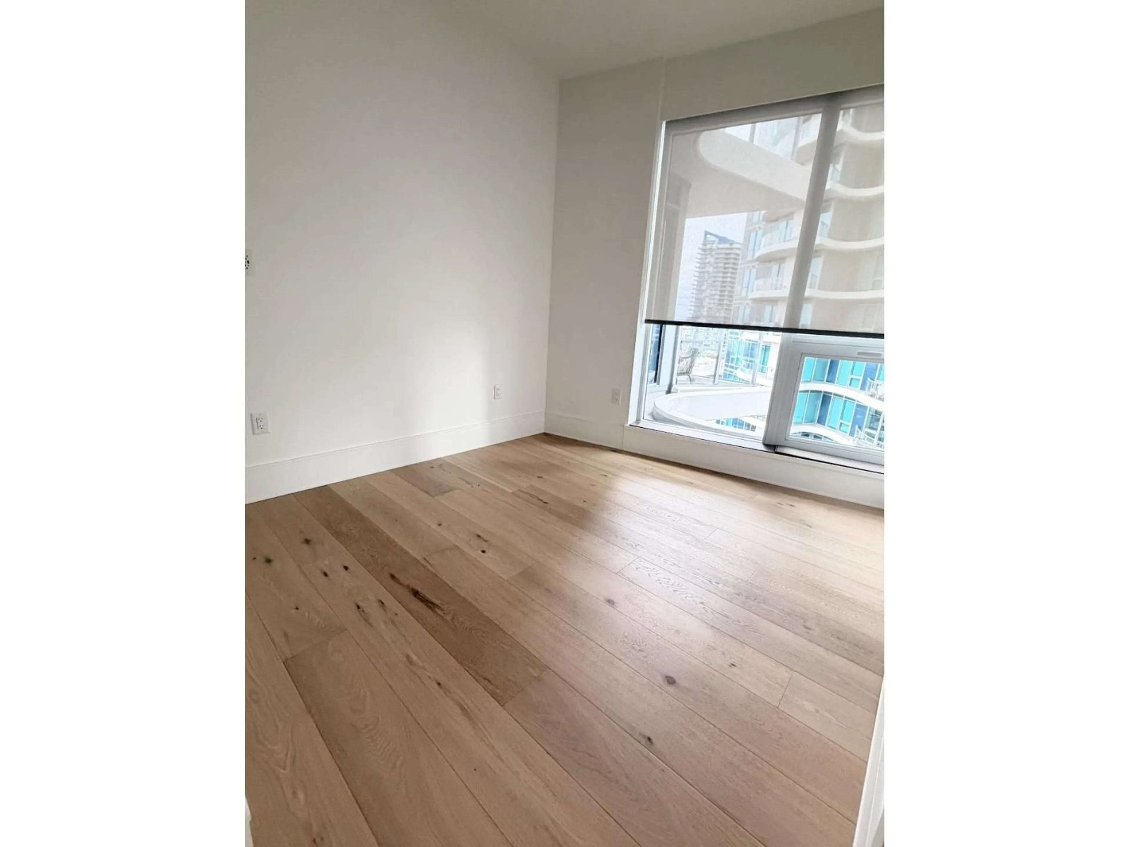 A pic of a room for 1105 - 1500 MARTIN STREET, White Rock British Columbia V4B0C2