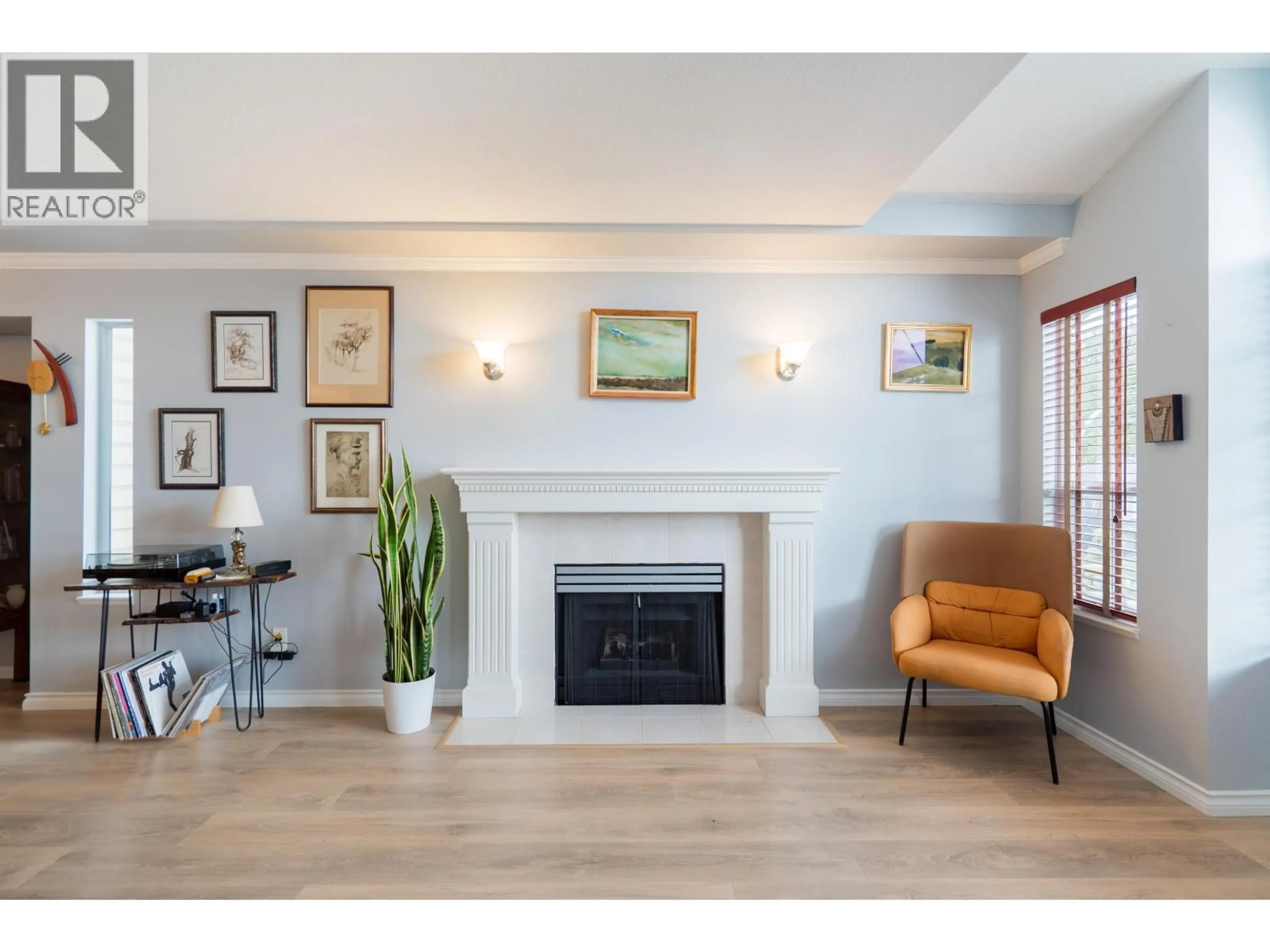 Living room with furniture, wood/laminate floor for 1261 WINDSOR AVENUE, Port Coquitlam British Columbia V3B7J8