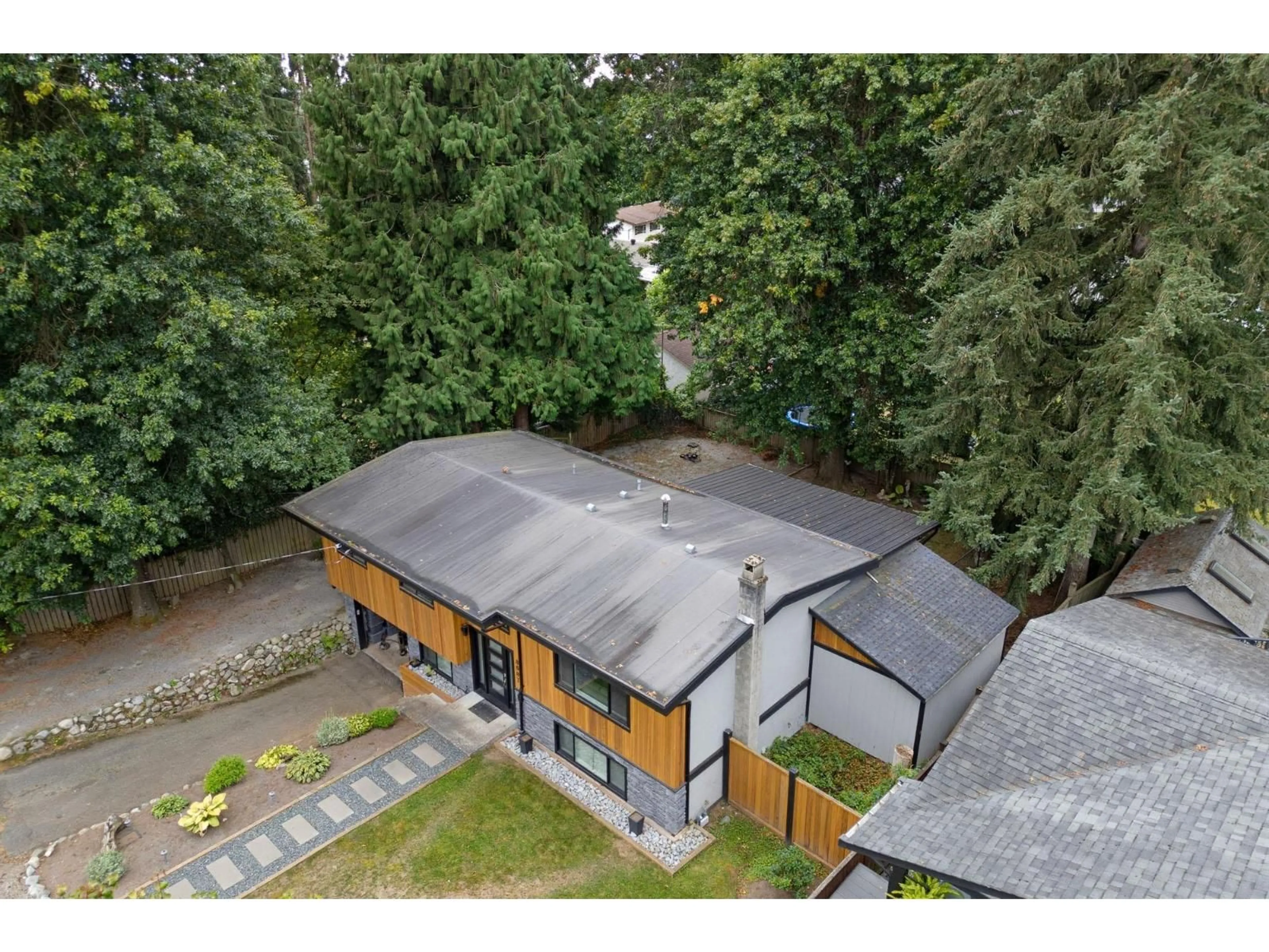 A pic from outside/outdoor area/front of a property/back of a property/a pic from drone, unknown for 8087 MANSON STREET, Mission British Columbia V2V6P7