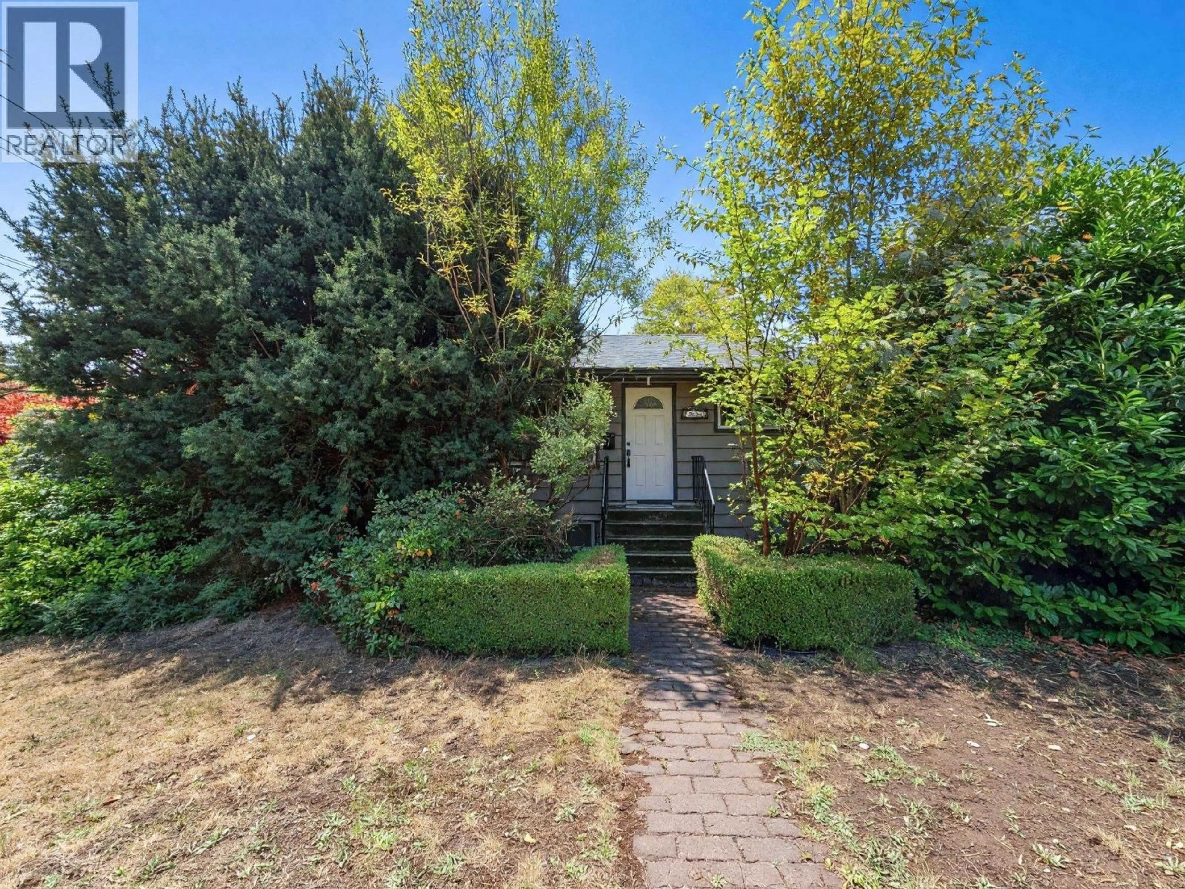 A pic from outside/outdoor area/front of a property/back of a property/a pic from drone, street for 2155 MOHAWK AVENUE, Coquitlam British Columbia V3J6V3