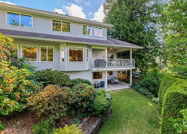 11443 ROYAL CRESCENT, Surrey 2