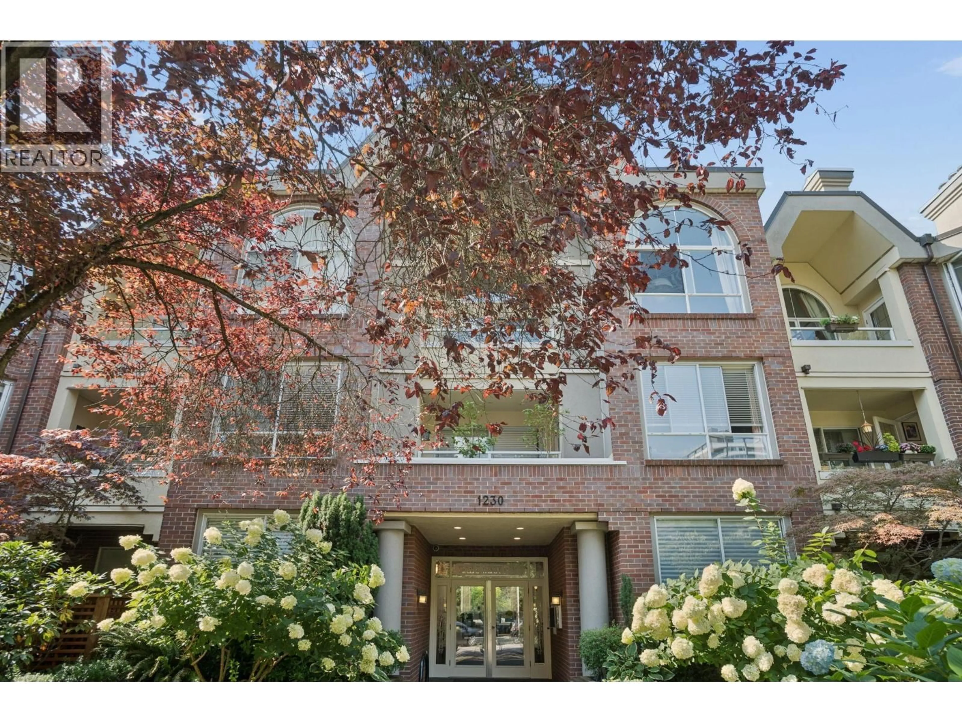 Indoor foyer for 216 - 1230 HARO STREET, Vancouver British Columbia V6E4J9