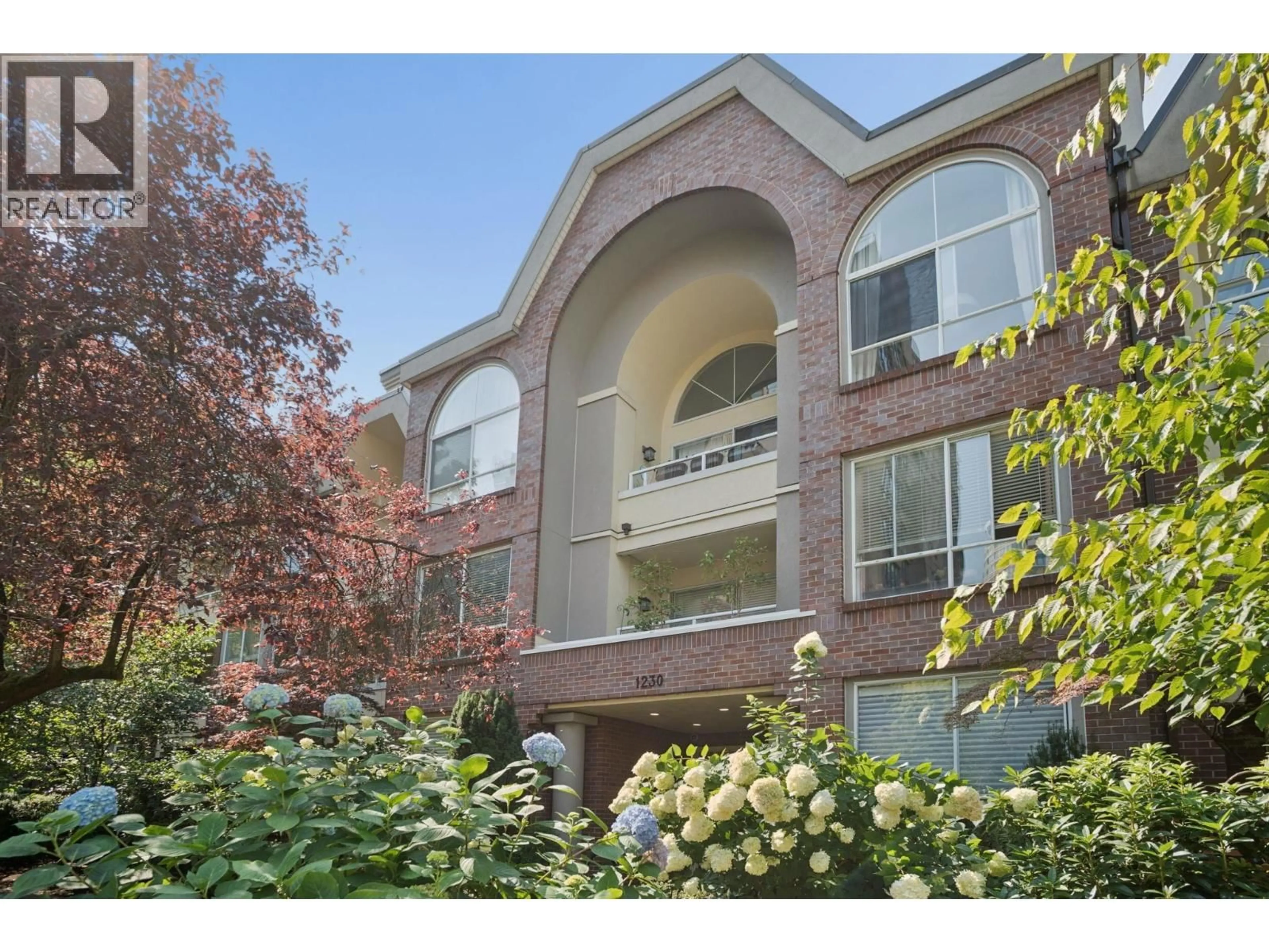 Indoor foyer for 216 - 1230 HARO STREET, Vancouver British Columbia V6E4J9