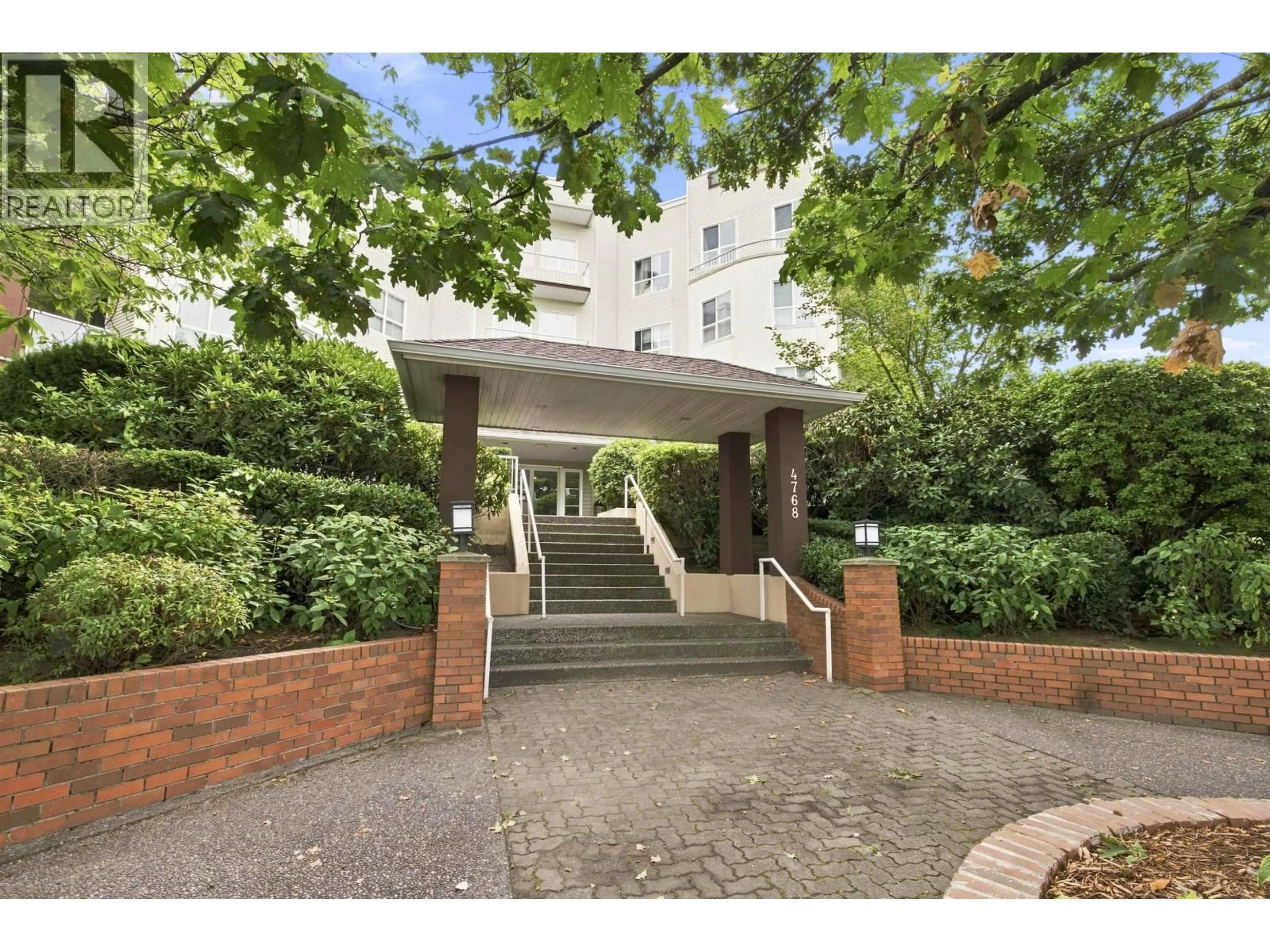 Indoor foyer for 111 - 4768 53 STREET, Delta British Columbia V4K5B2