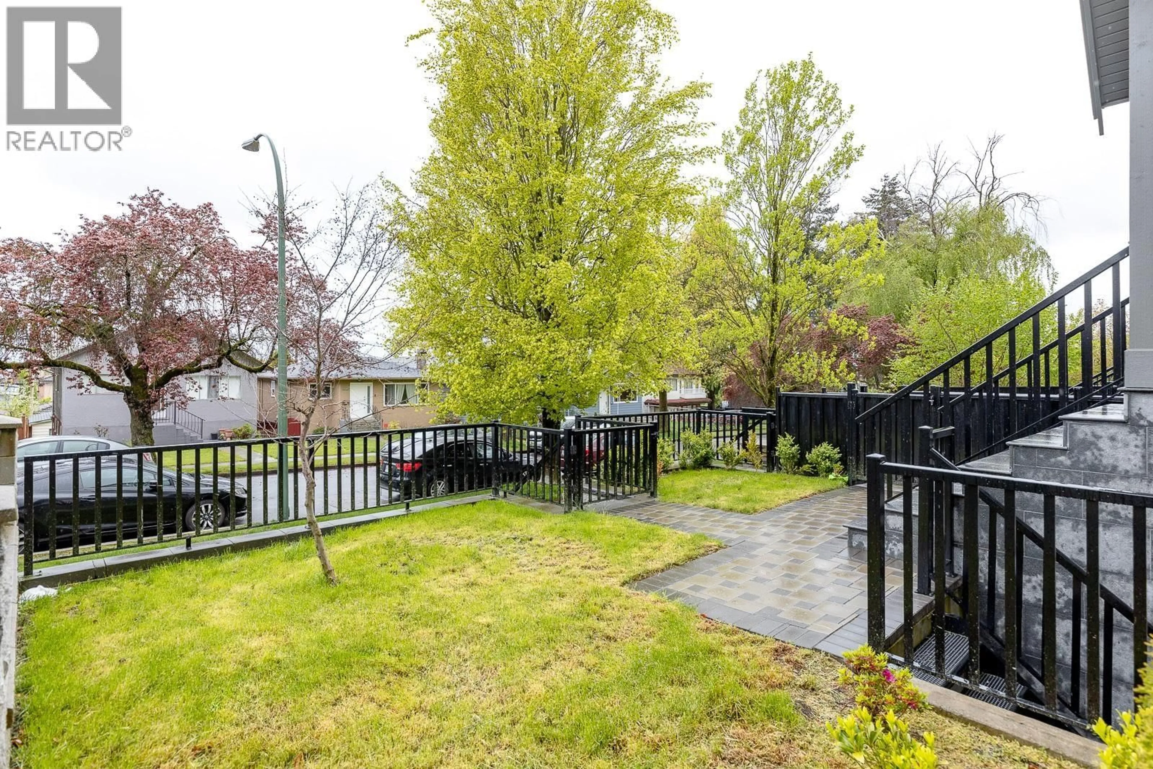 Patio, street for 333 64TH AVENUE, Vancouver British Columbia V5X2M8