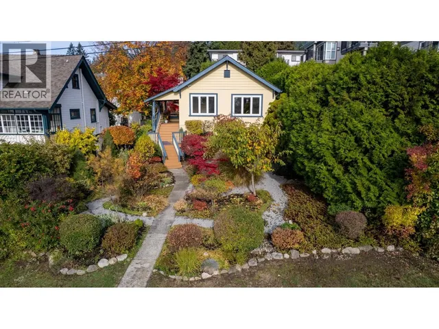 114 KINGS ROAD, North Vancouver 2