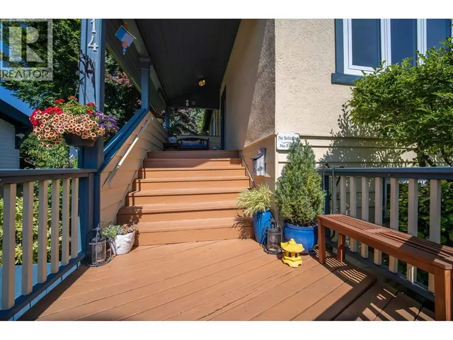 114 KINGS ROAD, North Vancouver 4