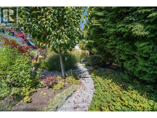 114 KINGS ROAD, North Vancouver 5