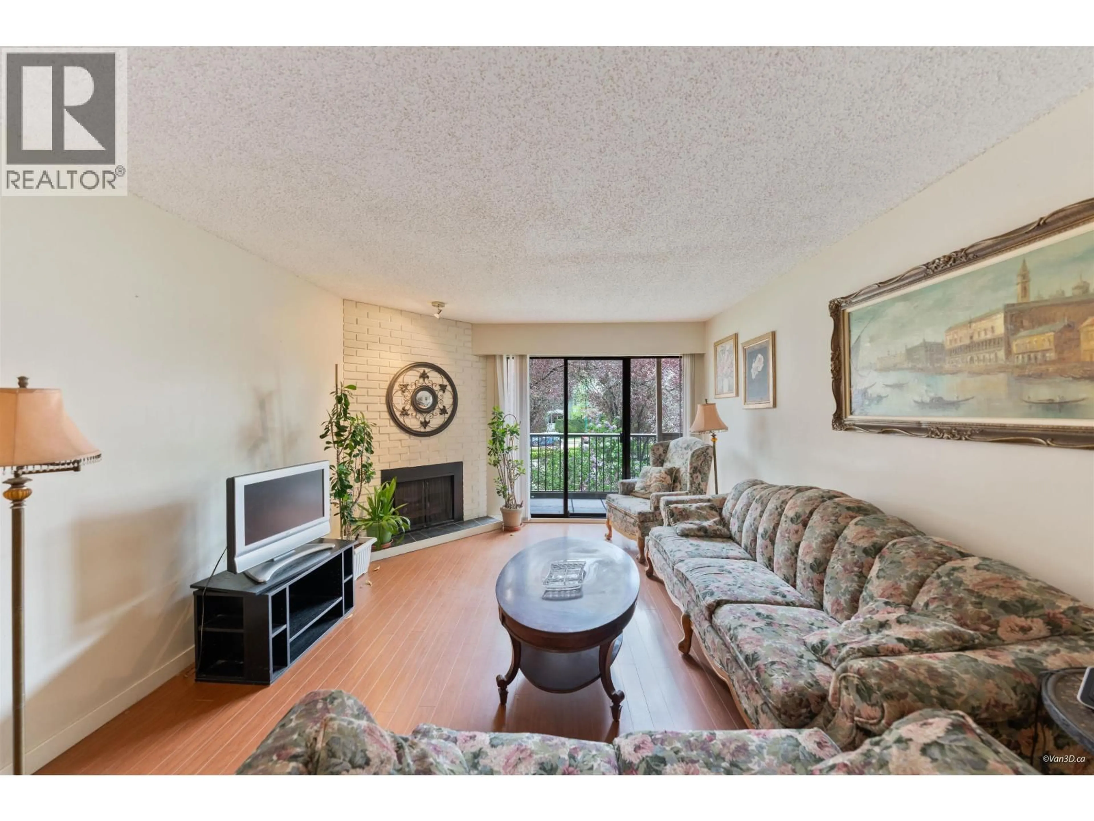 Living room with furniture, unknown for 204 - 2299 30TH AVENUE, Vancouver British Columbia V5N5N1