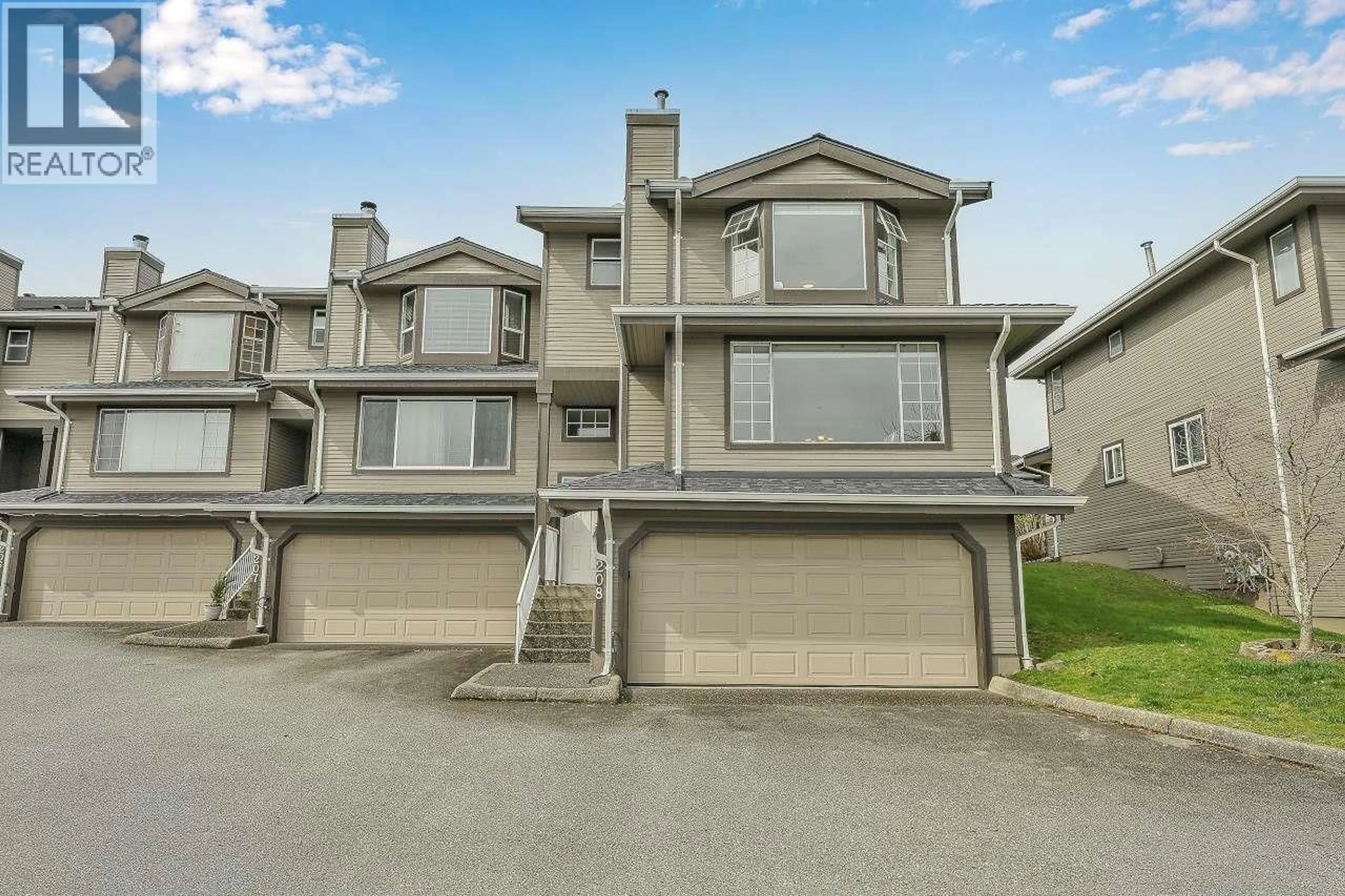 A pic from outside/outdoor area/front of a property/back of a property/a pic from drone, street for 208 - 1140 CASTLE CRESCENT, Port Coquitlam British Columbia V3C5R6