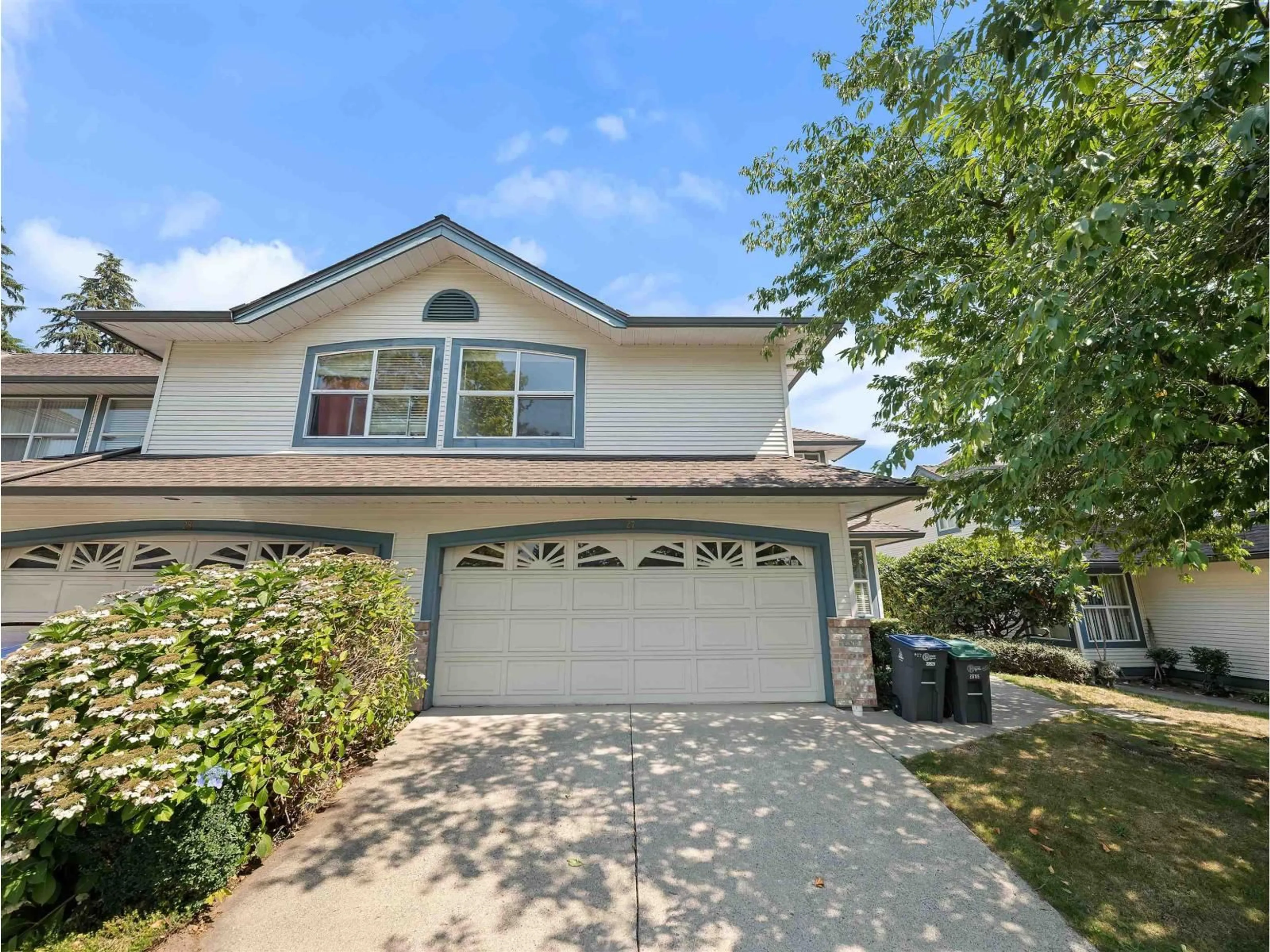 Home with vinyl exterior material, street for 27 - 7330 122 STREET, Surrey British Columbia V3W1B4