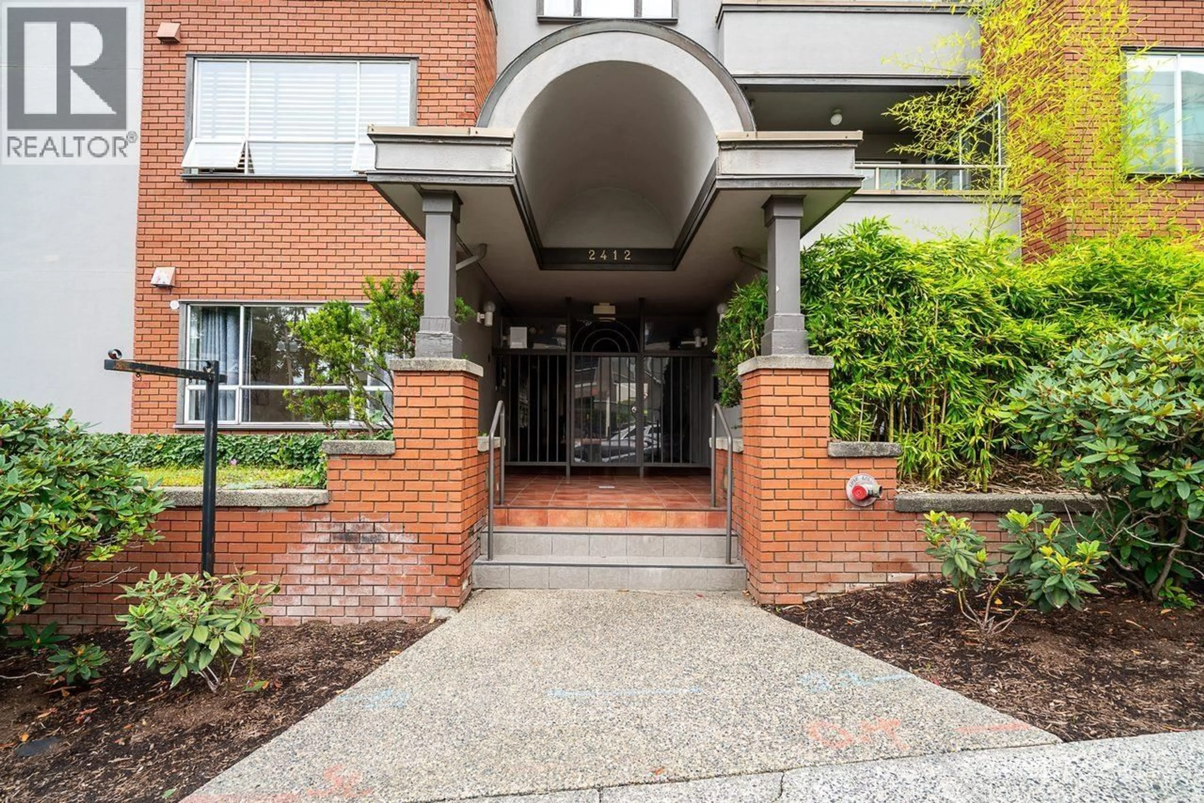 Indoor foyer for 104 - 2412 ALDER STREET, Vancouver British Columbia V6H3Z4