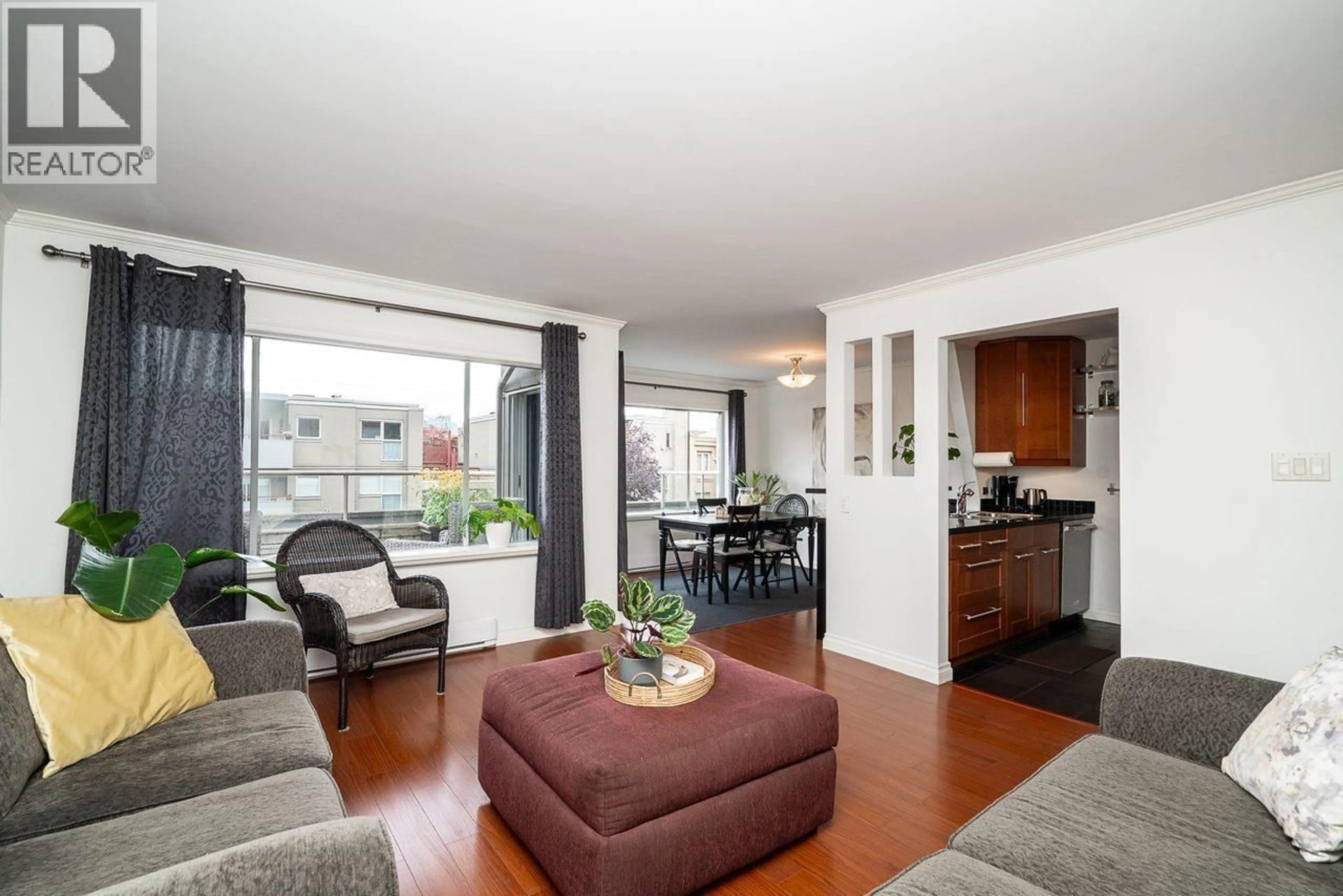 Living room with furniture, wood/laminate floor for 104 - 2412 ALDER STREET, Vancouver British Columbia V6H3Z4