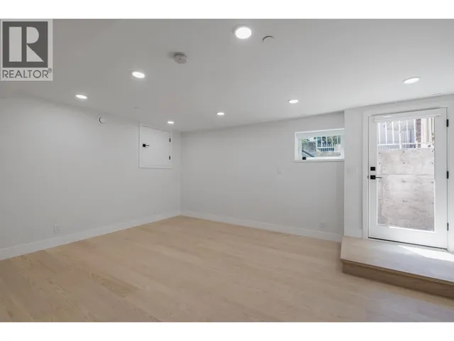 4015 VICTORIA DRIVE, Vancouver 2
