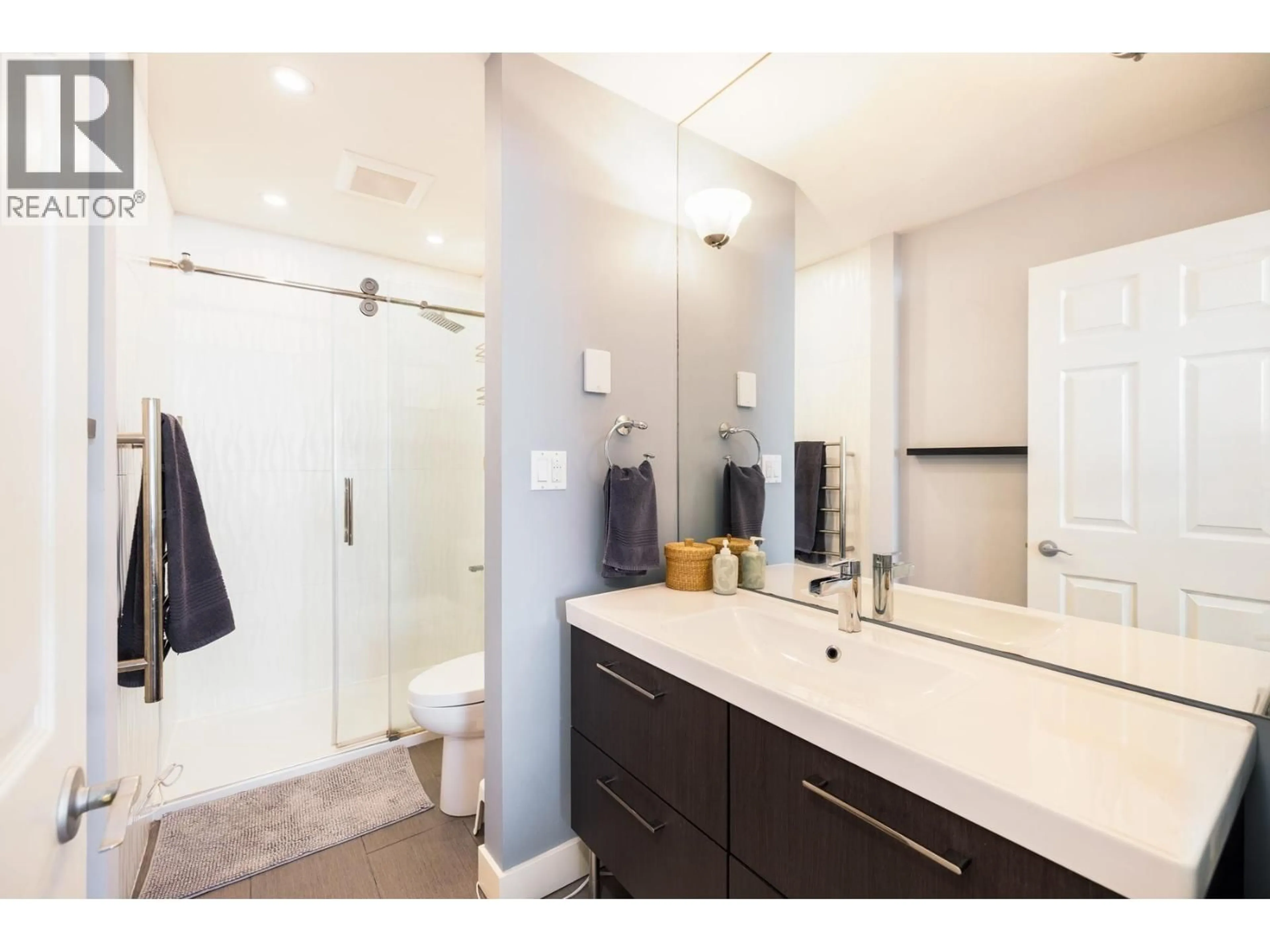 Contemporary bathroom, ceramic/tile floor for 303 - 1528 BOWSER AVENUE, North Vancouver British Columbia V7P2Y3