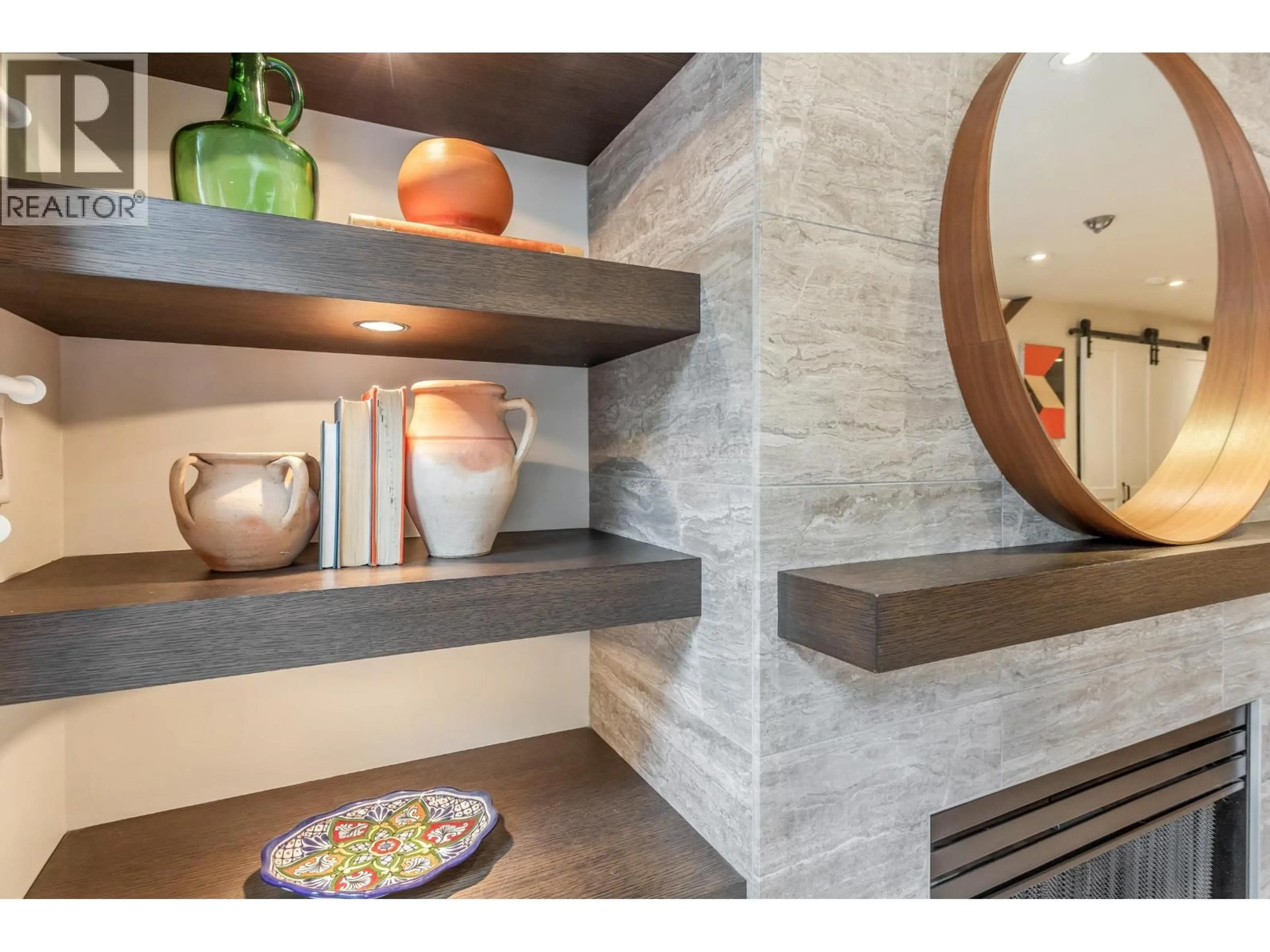 Indoor entryway for 246 - 2565 BROADWAY STREET, Vancouver British Columbia V6K2E9