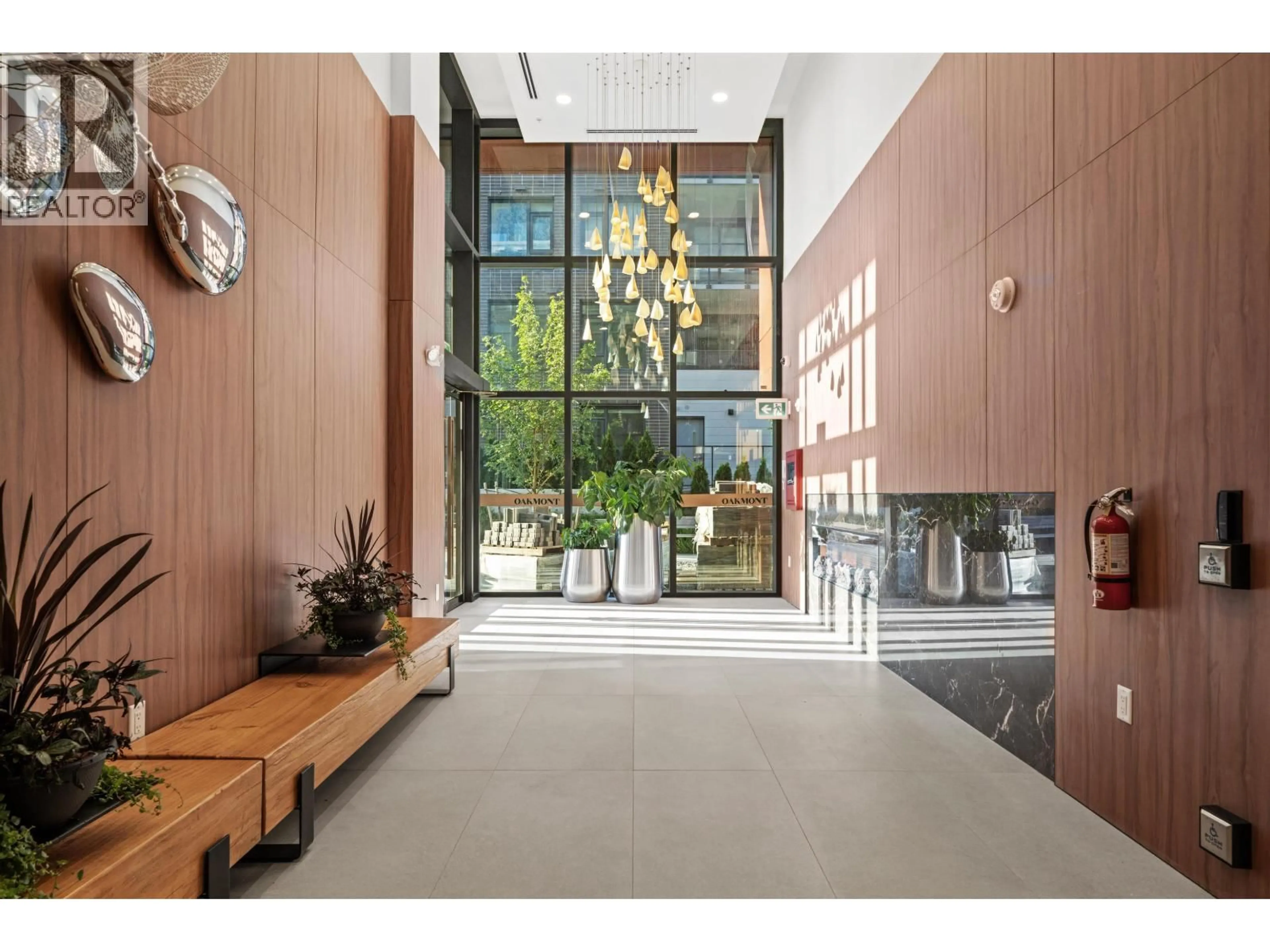 Indoor foyer for 104 - 8486 OAK STREET, Vancouver British Columbia V6P4B1
