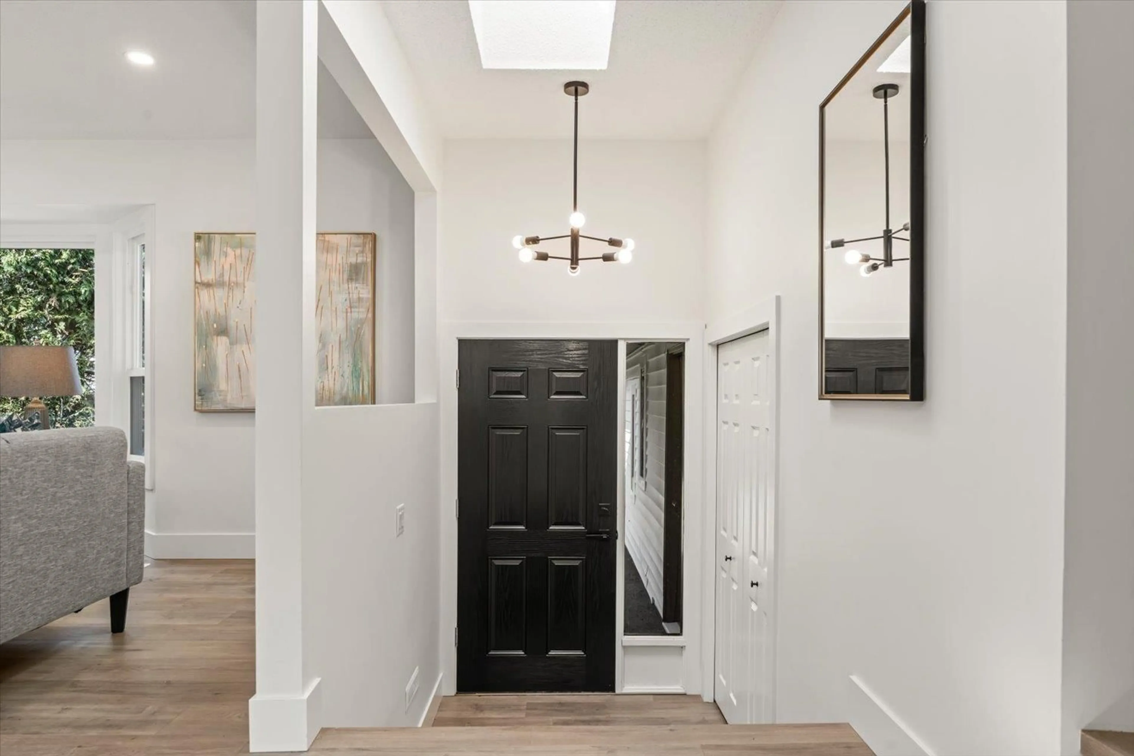 Indoor entryway for 6425 SWANSON STREET, Chilliwack British Columbia V2R1R2