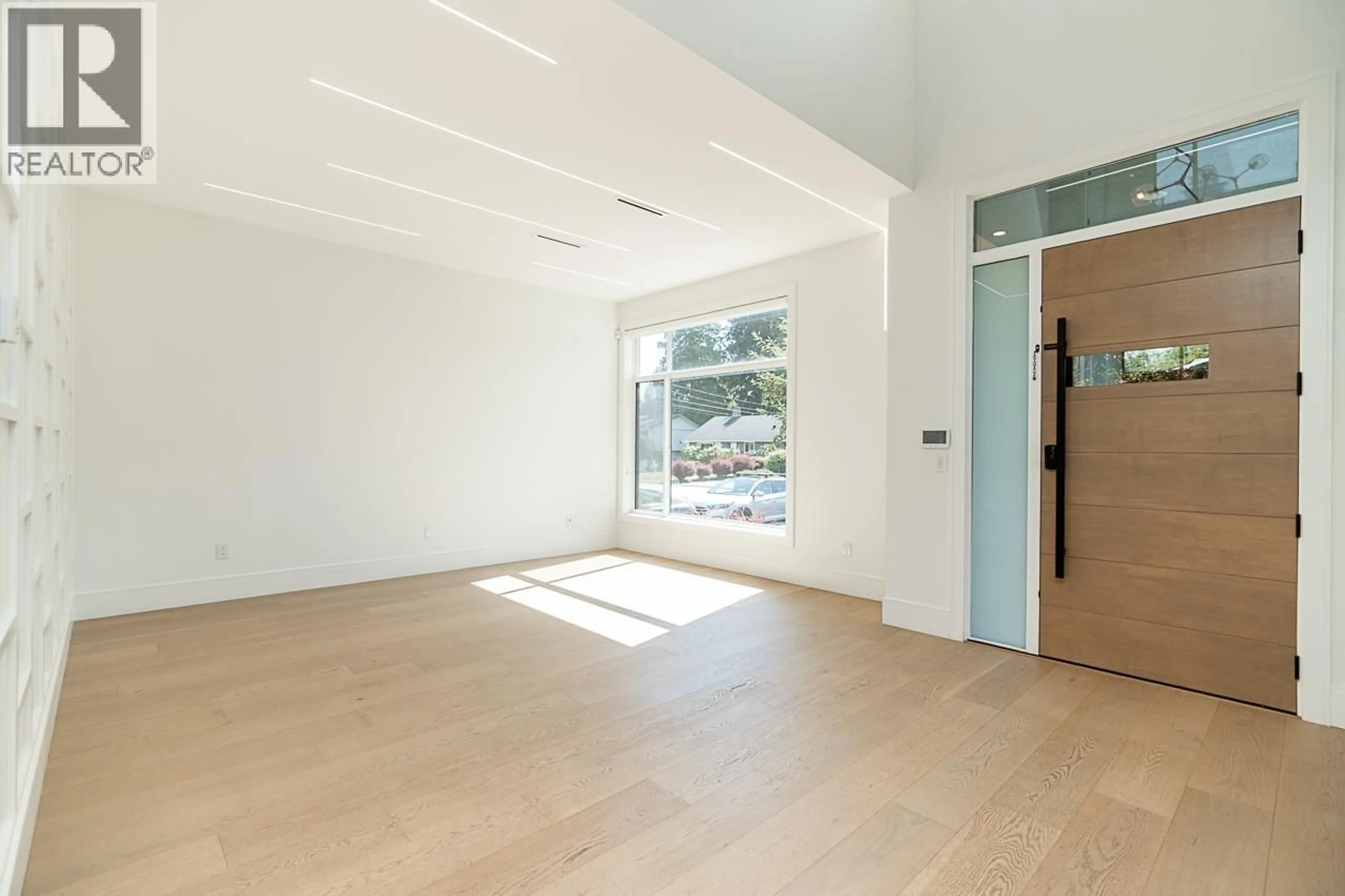 Indoor foyer for 5093 2 AVENUE, Tsawwassen British Columbia V4M3P5