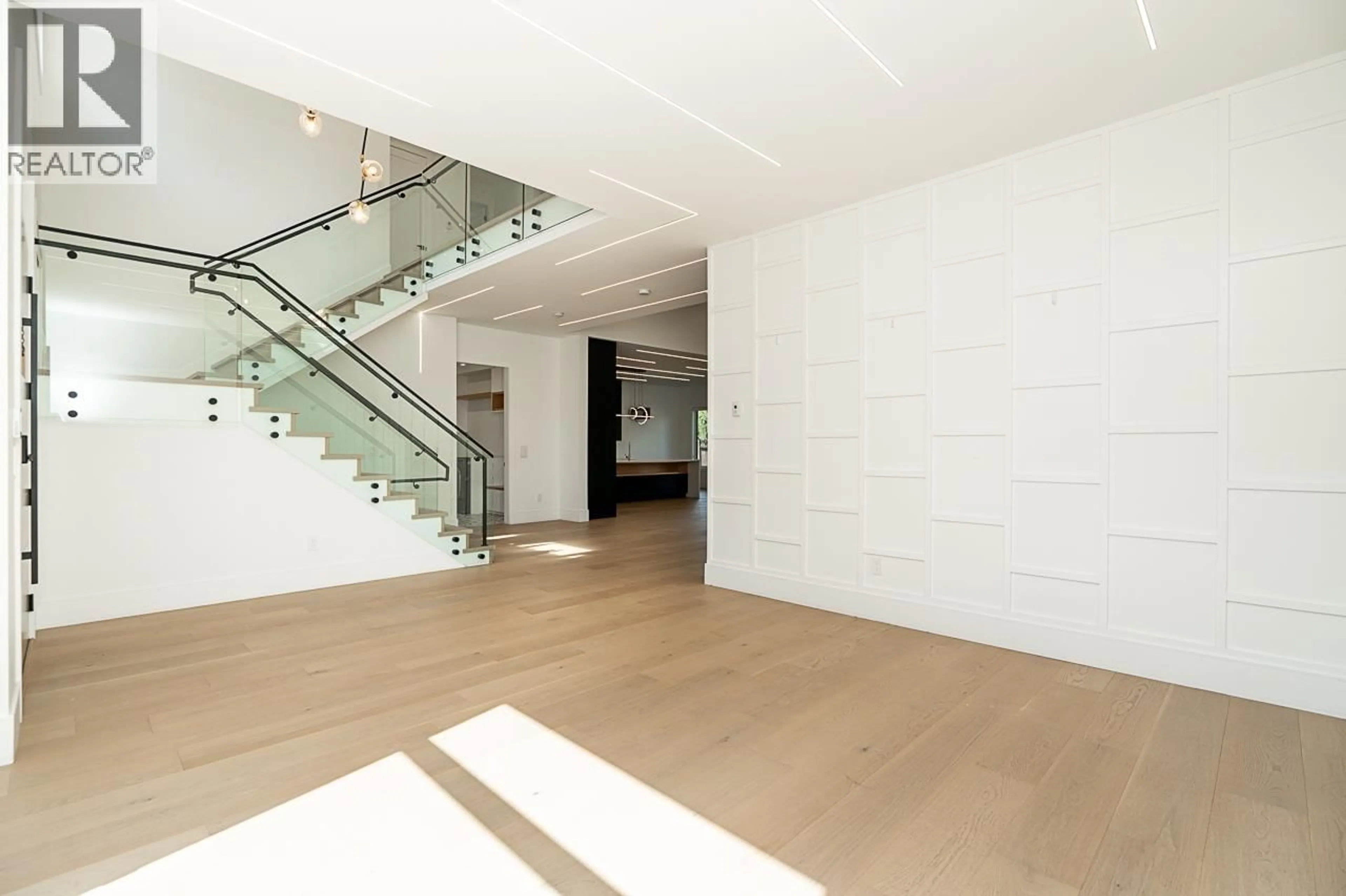 Indoor foyer for 5093 2 AVENUE, Tsawwassen British Columbia V4M3P5