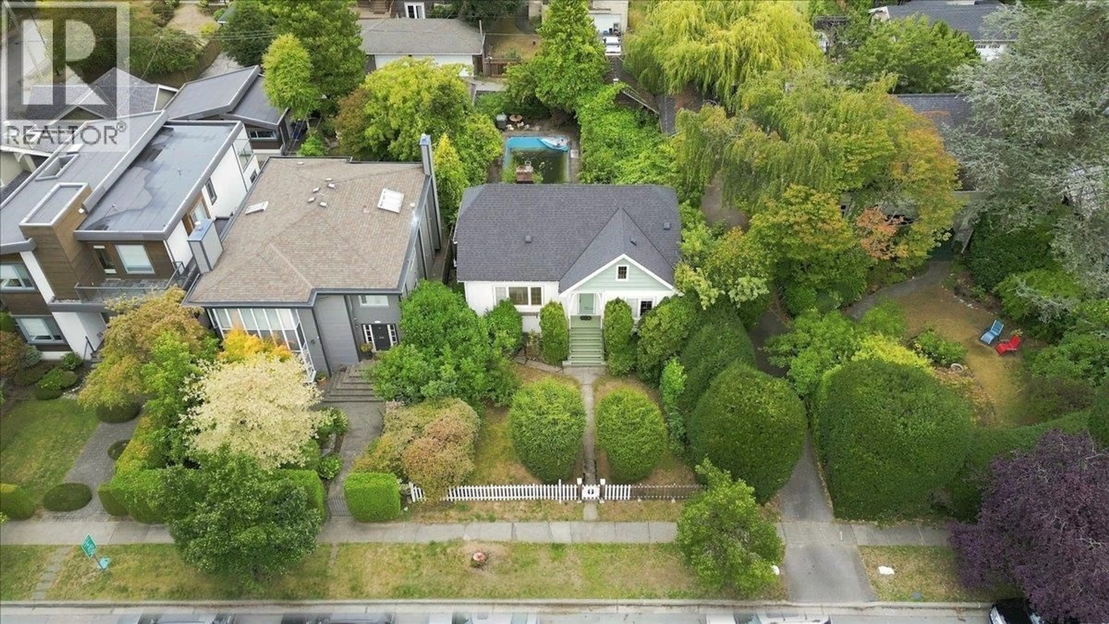 A pic from outside/outdoor area/front of a property/back of a property/a pic from drone, street for 2971 37TH AVENUE, Vancouver British Columbia V6N2T8