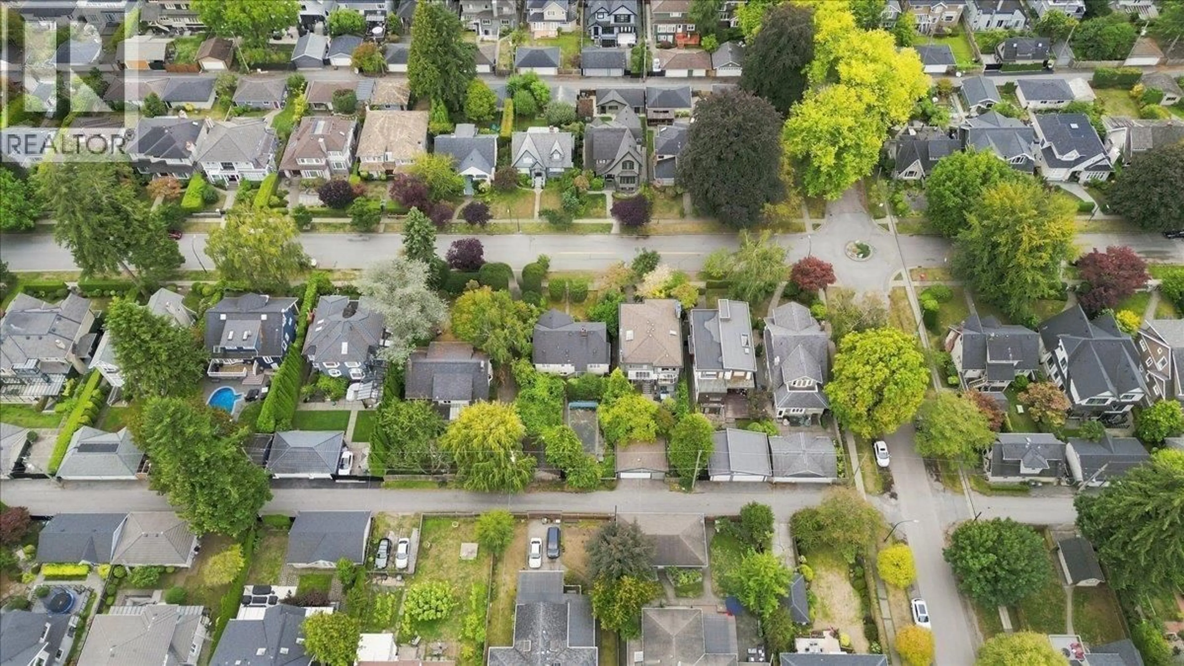 A pic from outside/outdoor area/front of a property/back of a property/a pic from drone, street for 2971 37TH AVENUE, Vancouver British Columbia V6N2T8