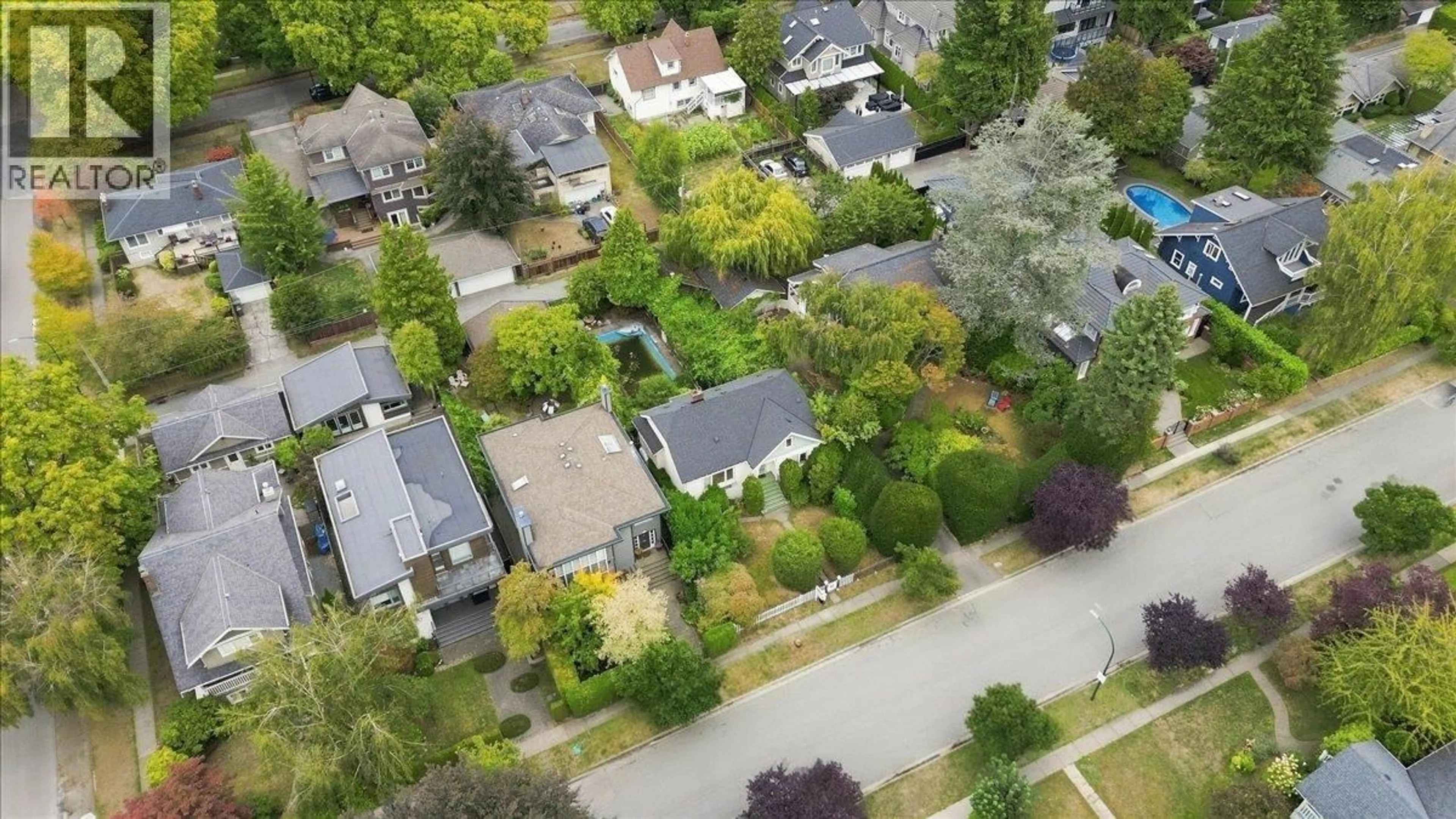 A pic from outside/outdoor area/front of a property/back of a property/a pic from drone, street for 2971 37TH AVENUE, Vancouver British Columbia V6N2T8