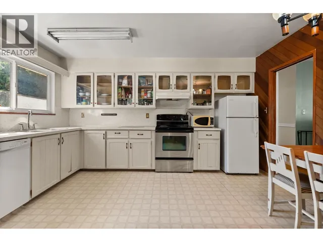 4924 45 AVENUE, Delta 5