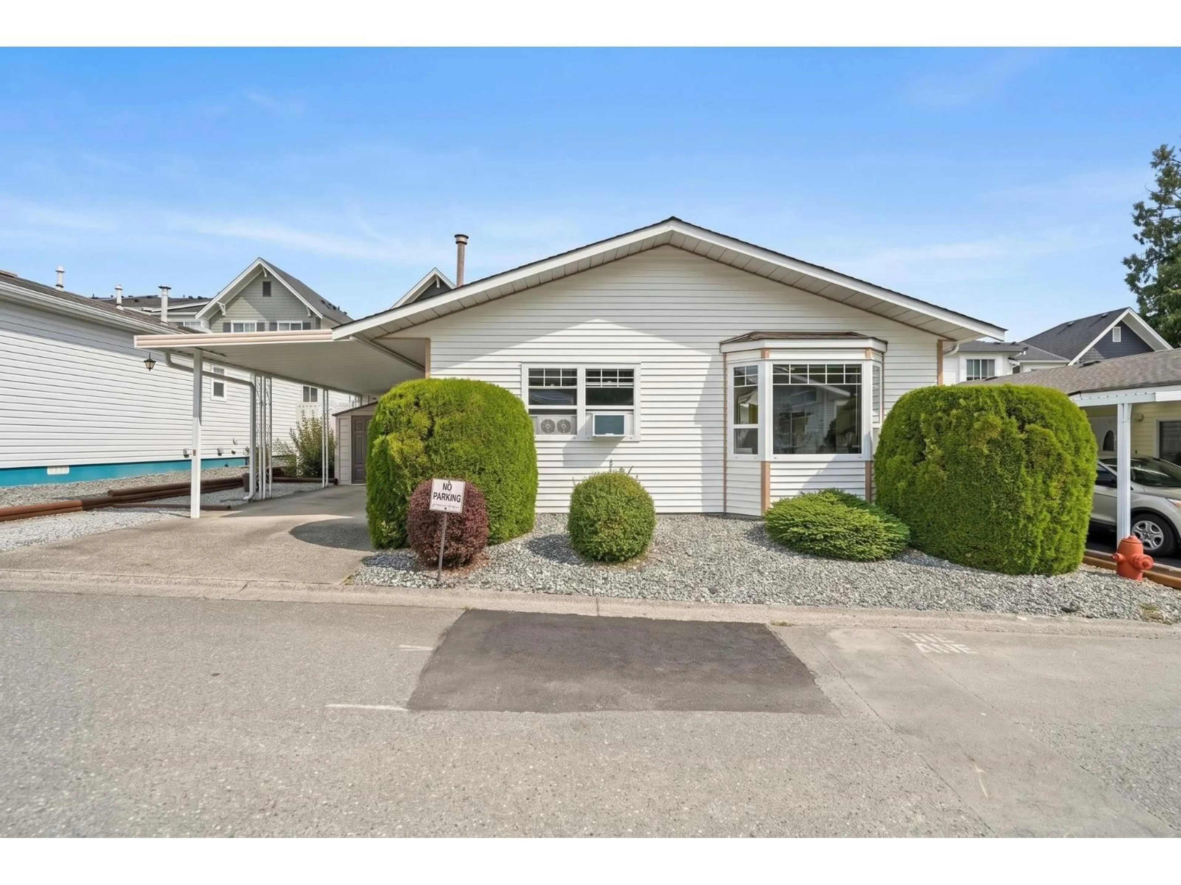 Home with vinyl exterior material, street for 6 - 8078 KING GEORGE BOULEVARD, Surrey British Columbia V3W5B5