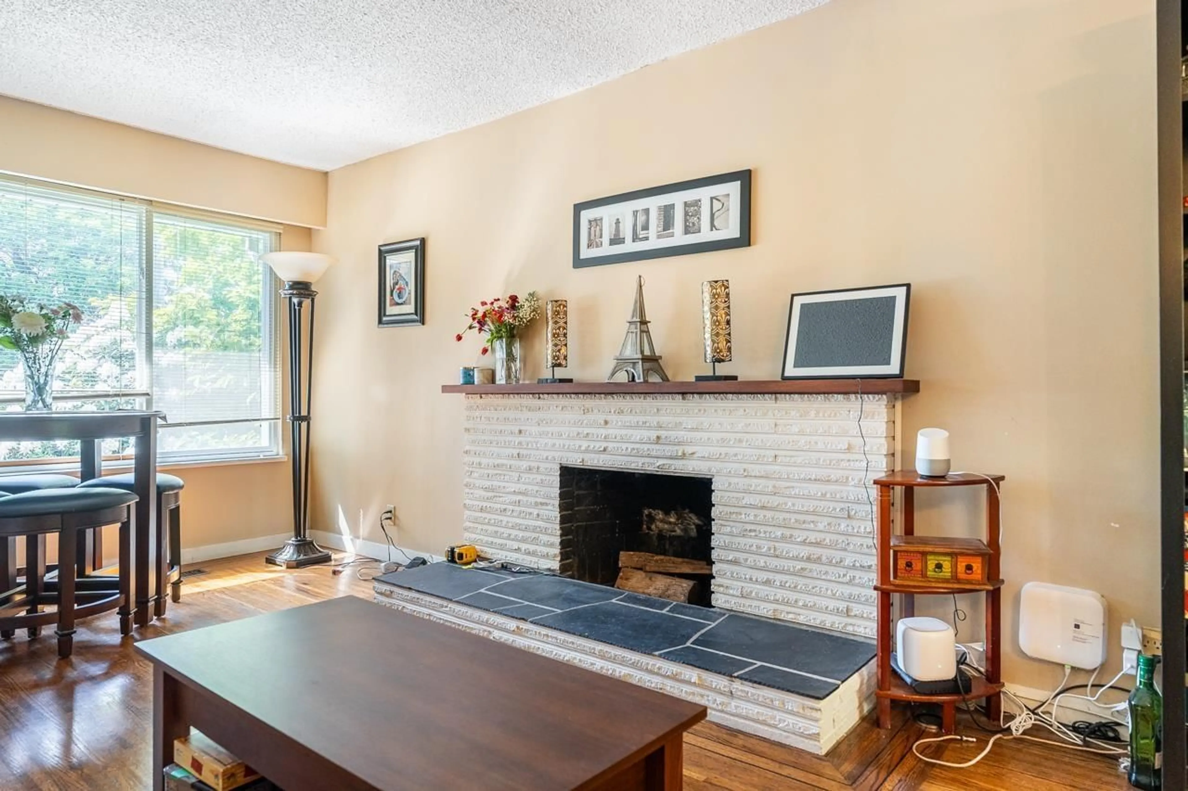 Living room with furniture, unknown for 11288 135 STREET, Surrey British Columbia V3R2Z7
