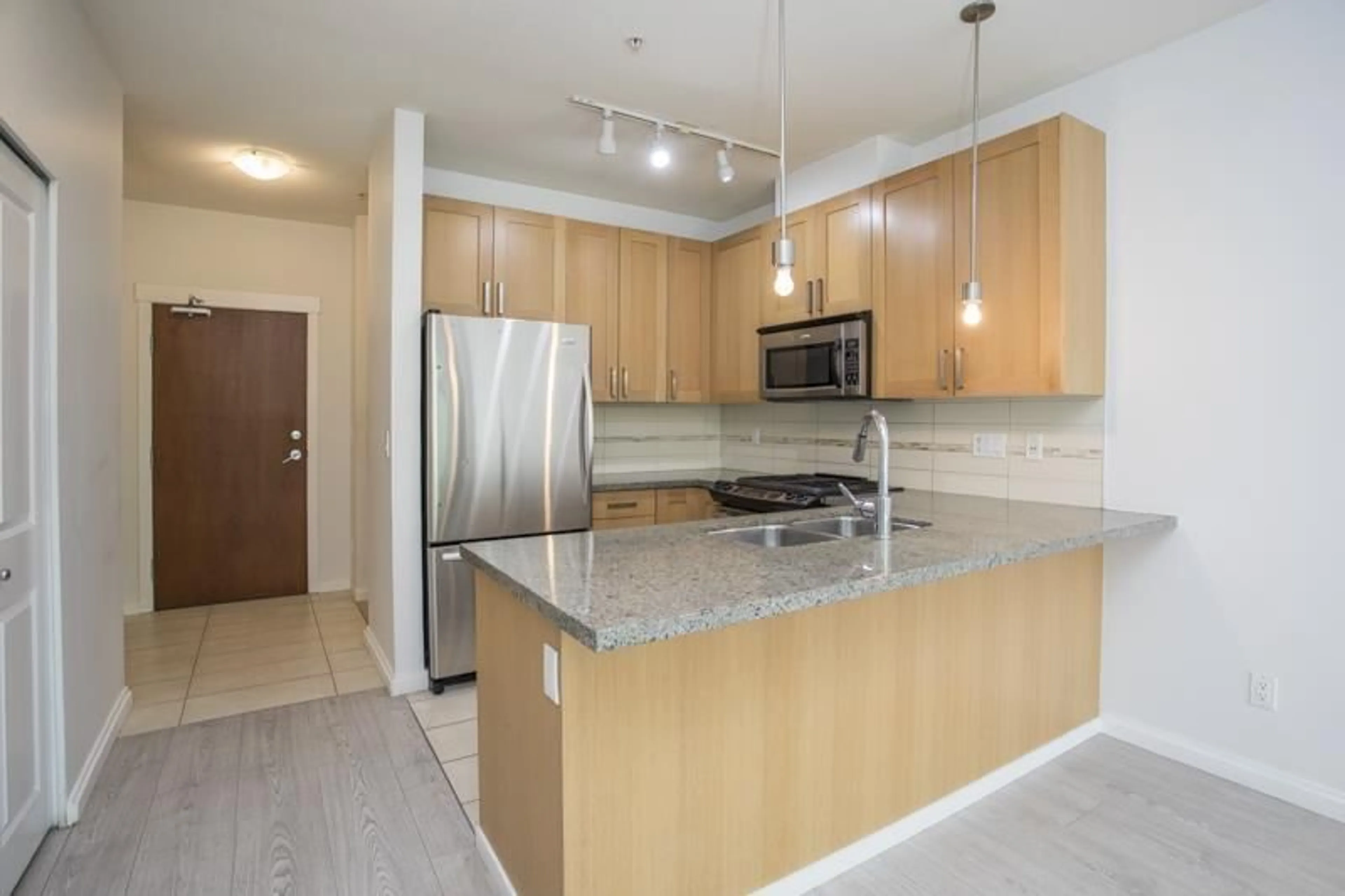 Standard kitchen, unknown for 223 - 15988 26 STREET, Surrey British Columbia V3Z5K3