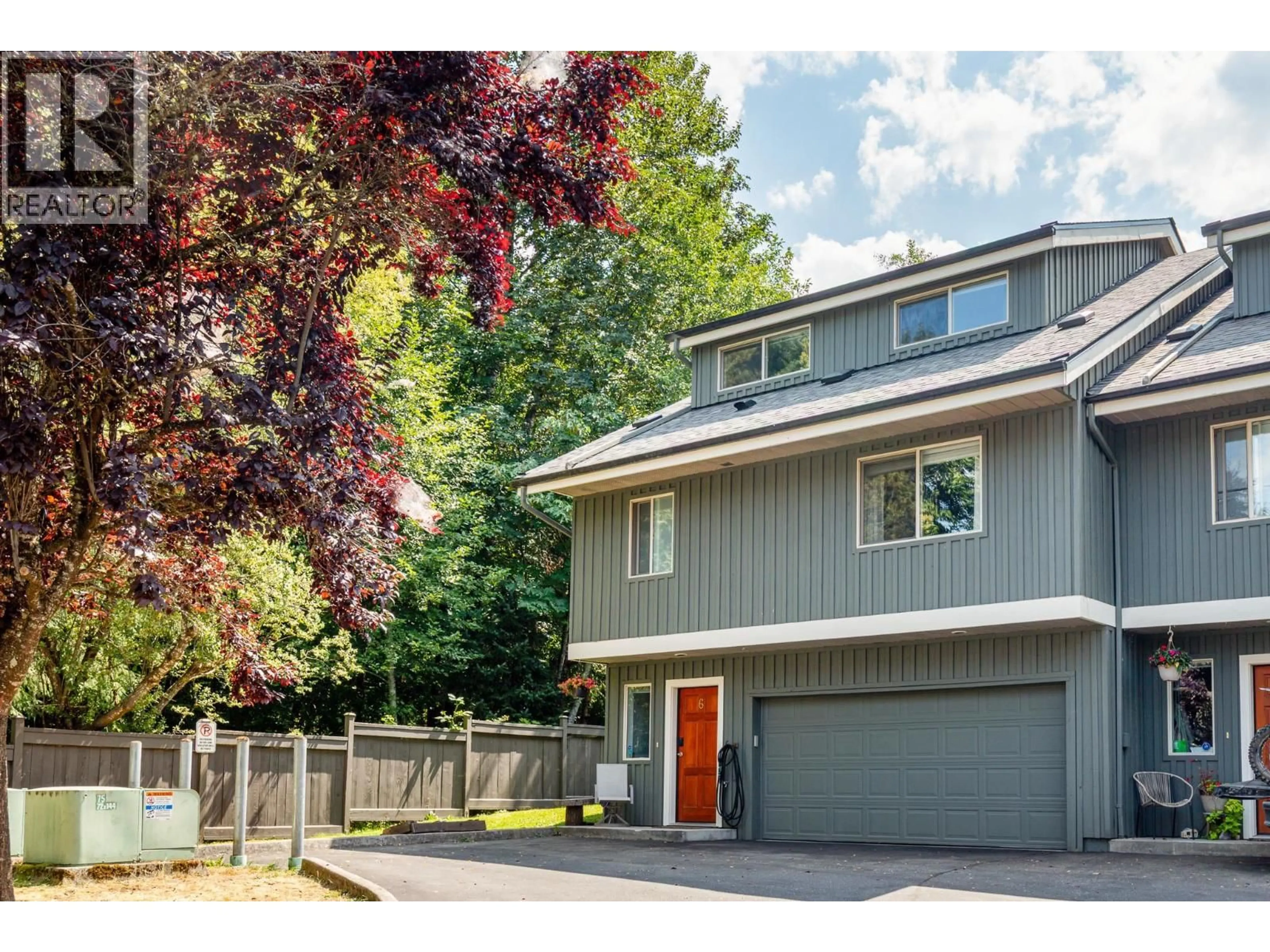 Home with vinyl exterior material, street for 6 - 1158 CARMEL PLACE, Squamish British Columbia V0N1T0