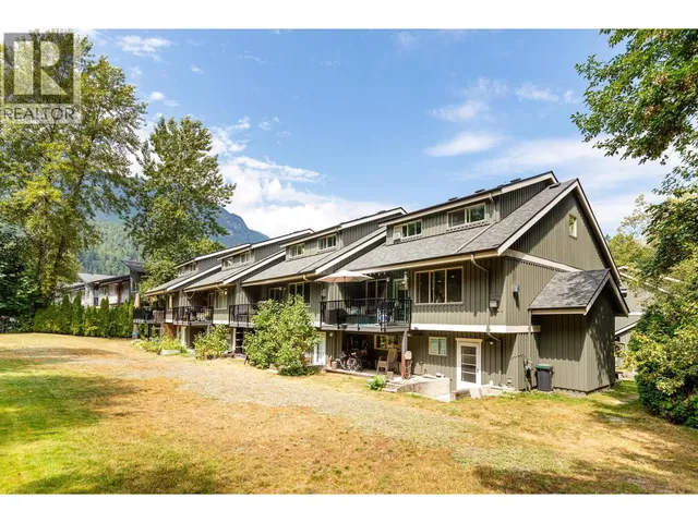 6 - 1158 CARMEL PLACE, Squamish 2