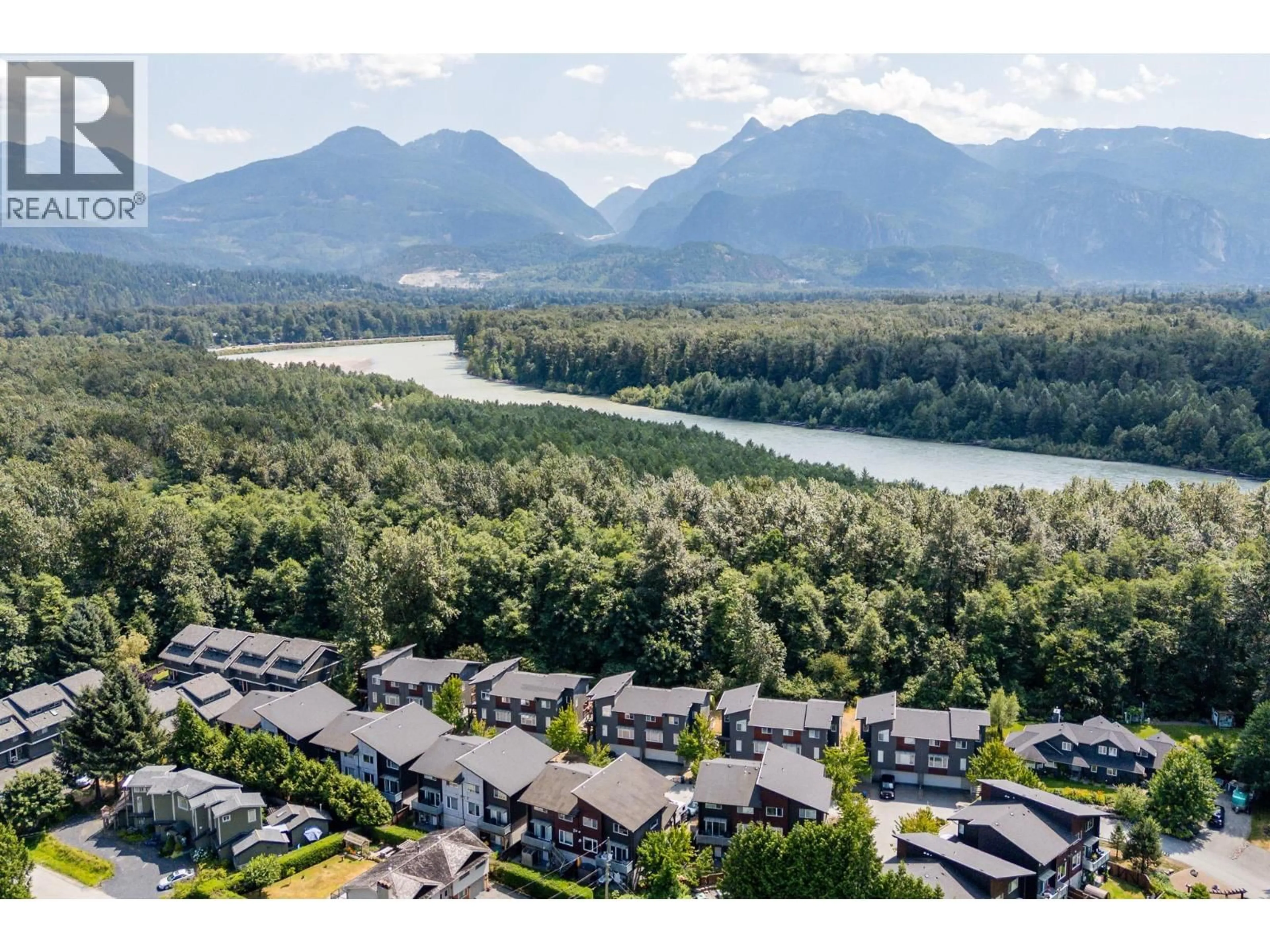 A pic from outside/outdoor area/front of a property/back of a property/a pic from drone, water/lake/river/ocean view for 6 - 1158 CARMEL PLACE, Squamish British Columbia V0N1H0