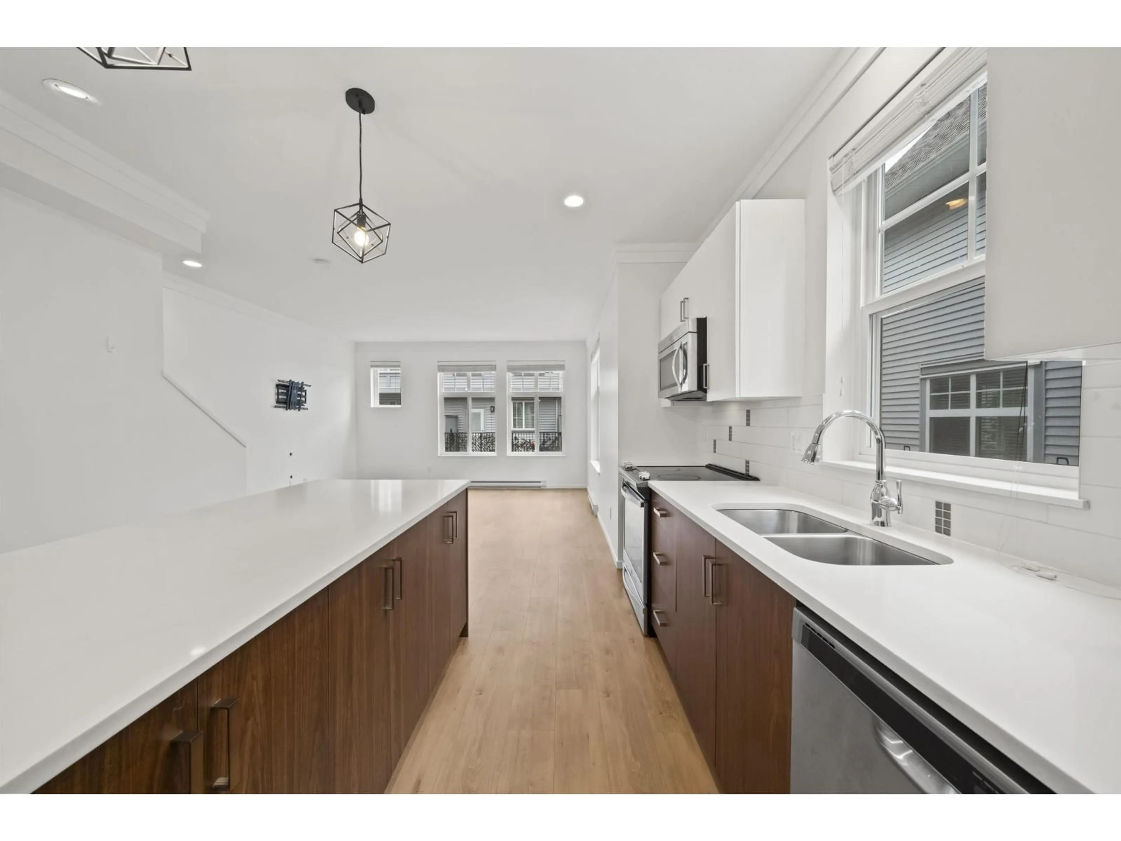 Open concept kitchen, ceramic/tile floor for 81 - 5858 142 STREET, Surrey British Columbia V3X0H2
