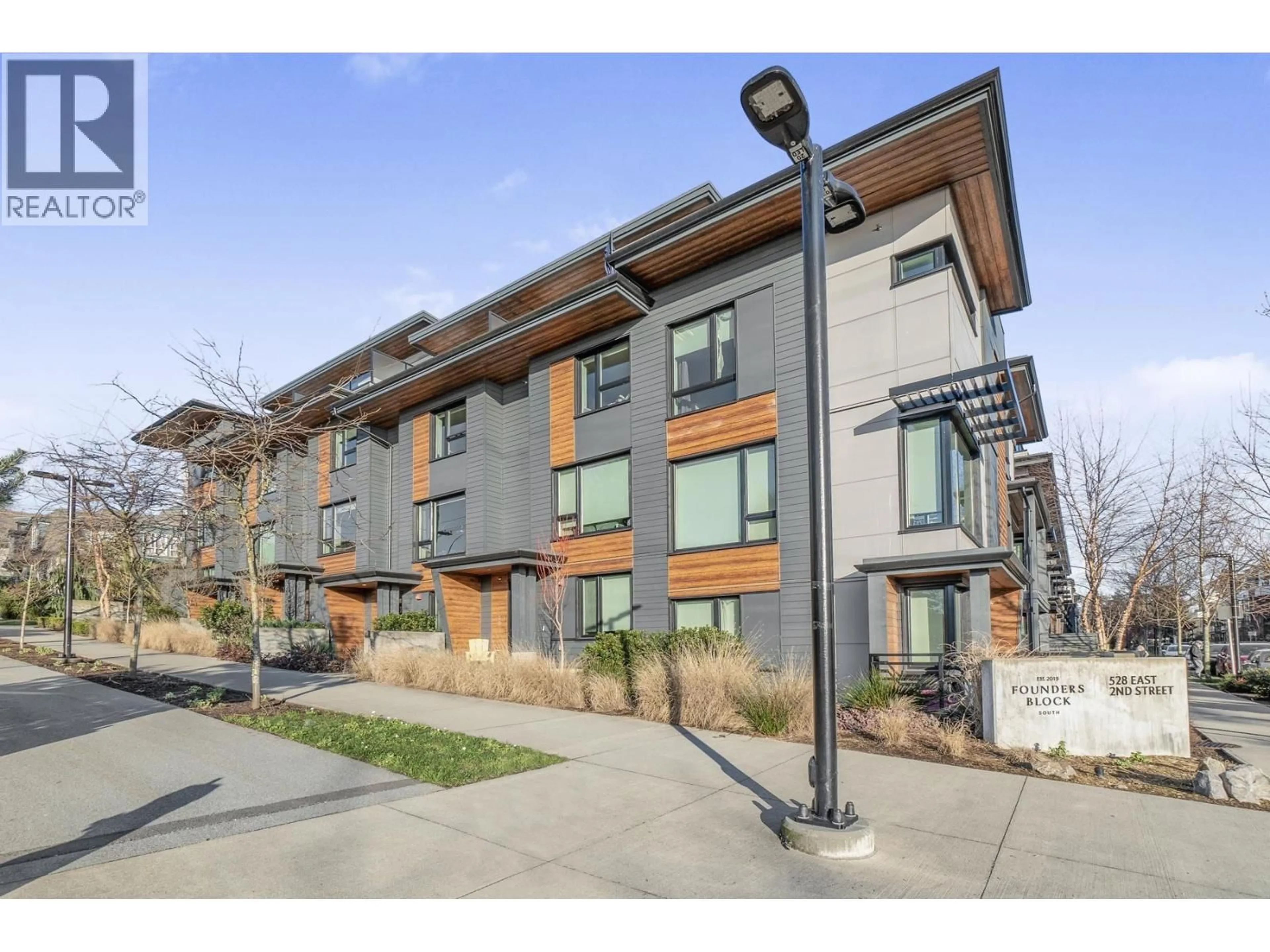 Unknown for 11 - 528 2ND STREET, North Vancouver British Columbia V7L0G8