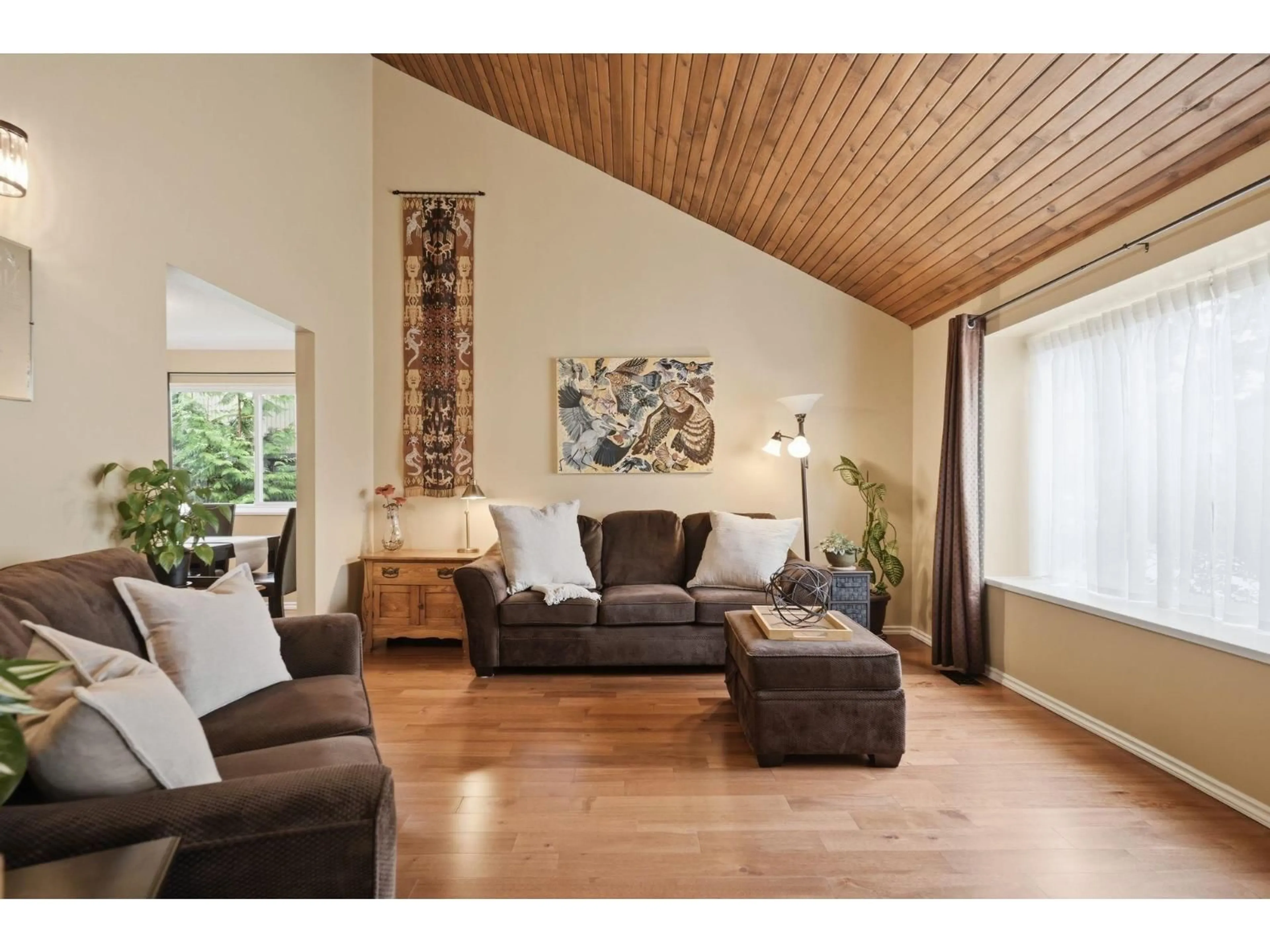 Living room with furniture, wood/laminate floor for 11870 STAPLES CRESCENT, Delta British Columbia V4E2T7