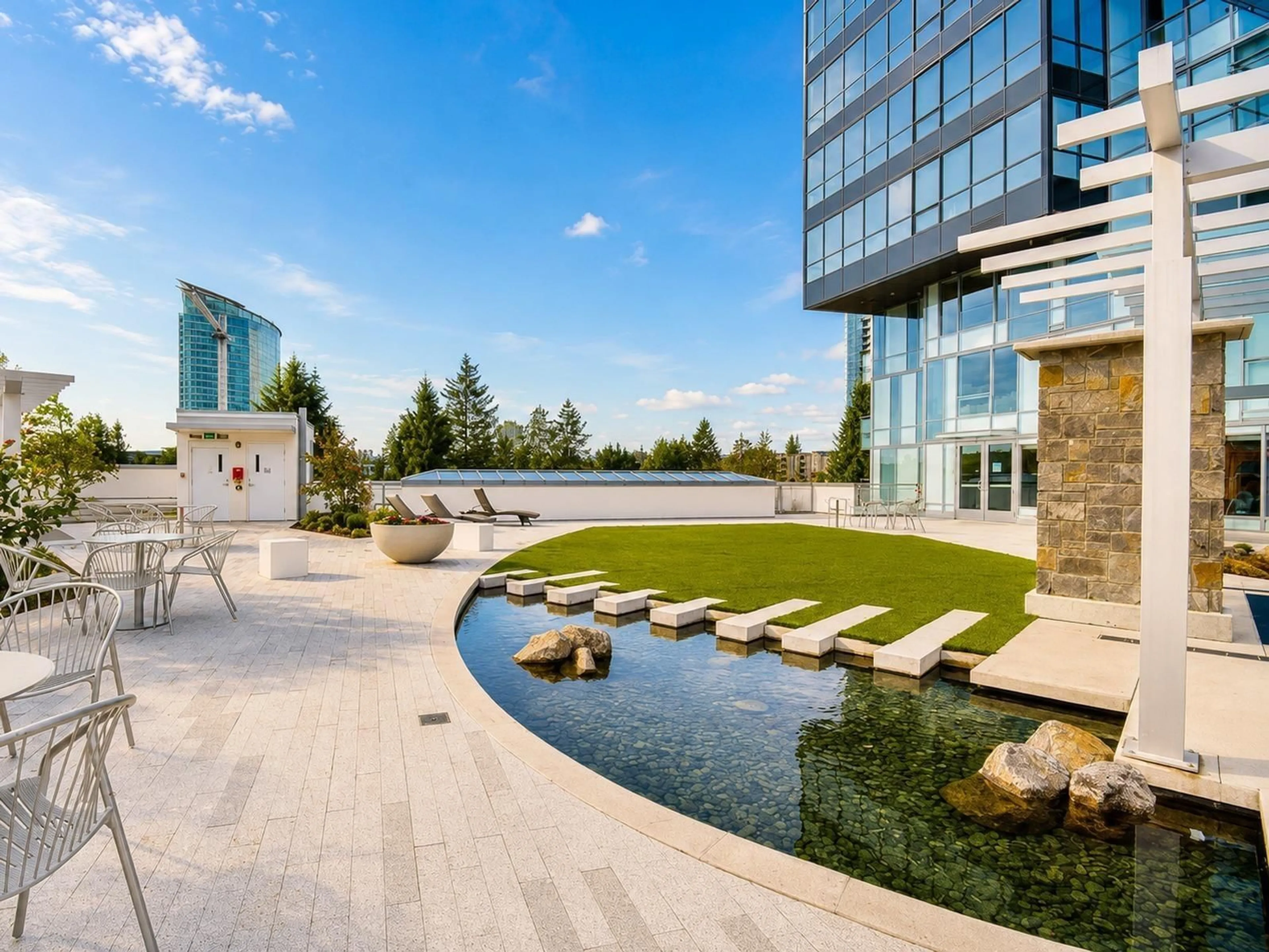 Patio, water/lake/river/ocean view for 303 - 13398 104 AVENUE, Surrey British Columbia V3T1V6