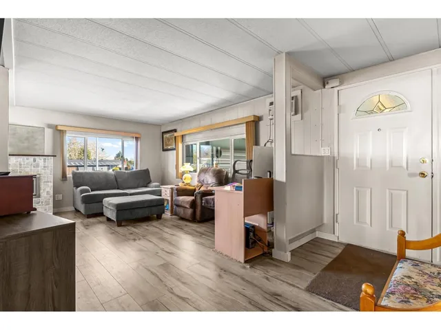 15869 YORKSHIRE PLACE, Surrey 3