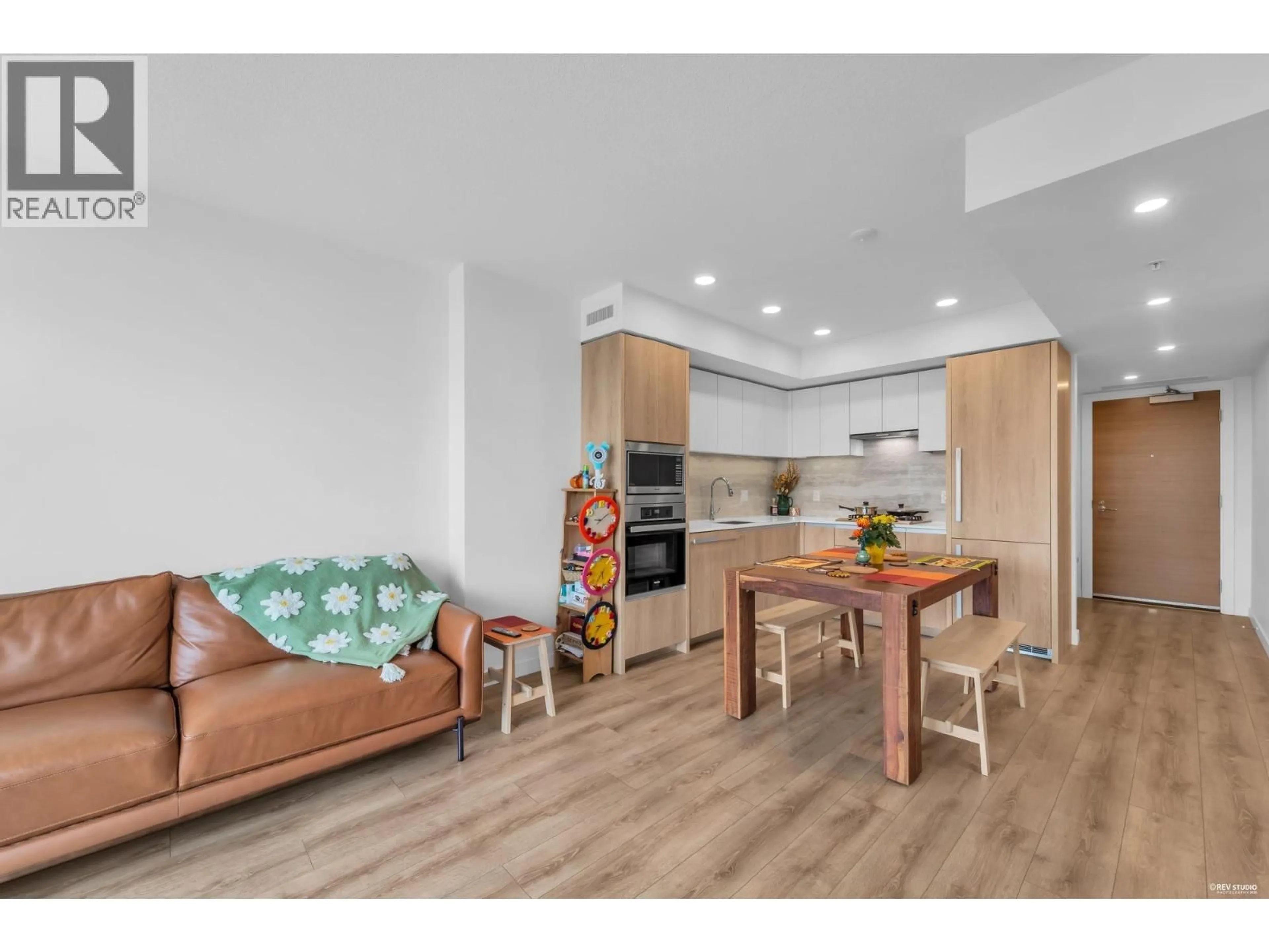 Open concept kitchen, wood/laminate floor for 804 - 8111 PARK ROAD, Richmond British Columbia V6Y0M2