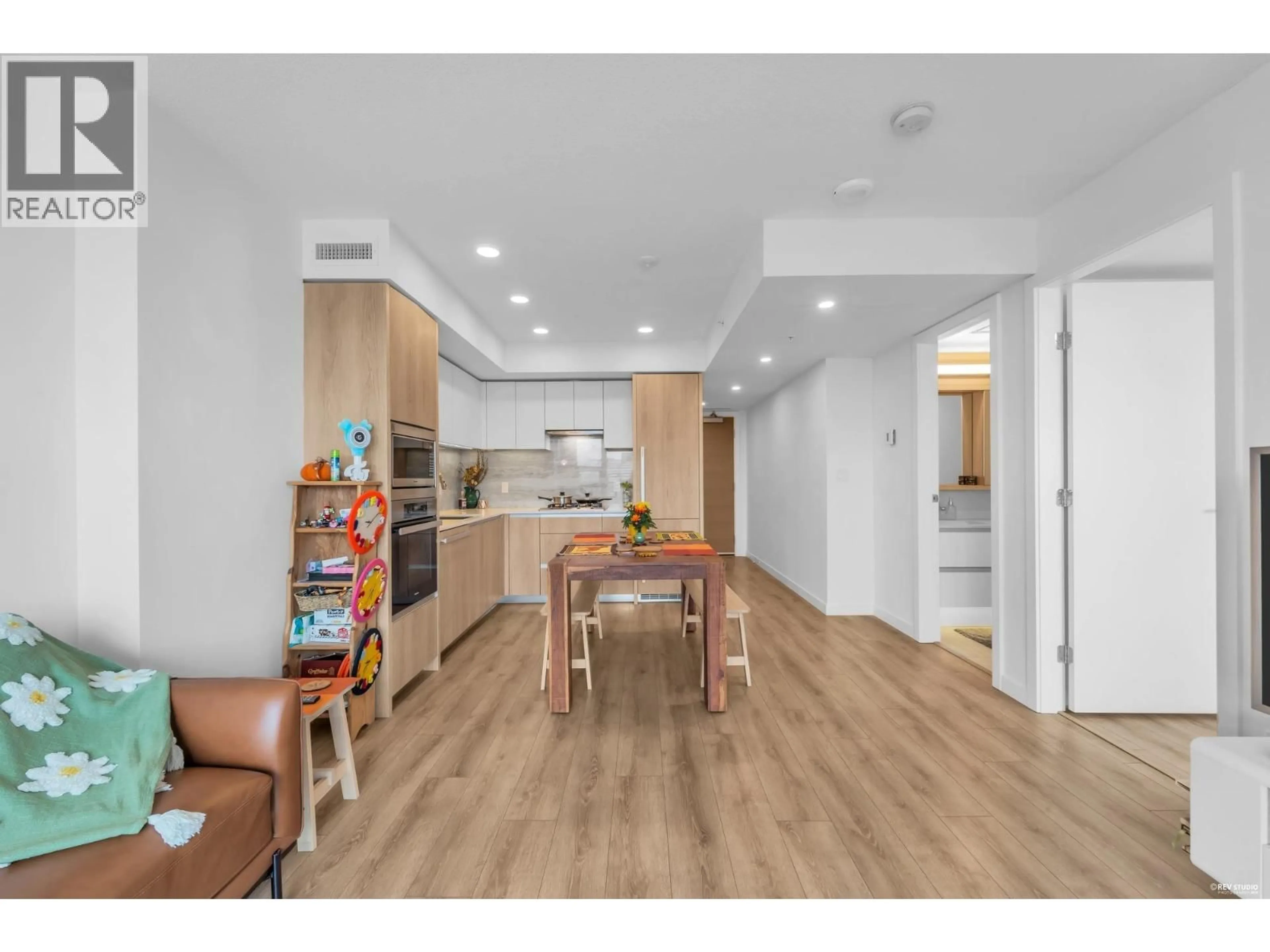 Open concept kitchen, wood/laminate floor for 804 - 8111 PARK ROAD, Richmond British Columbia V6Y0M2