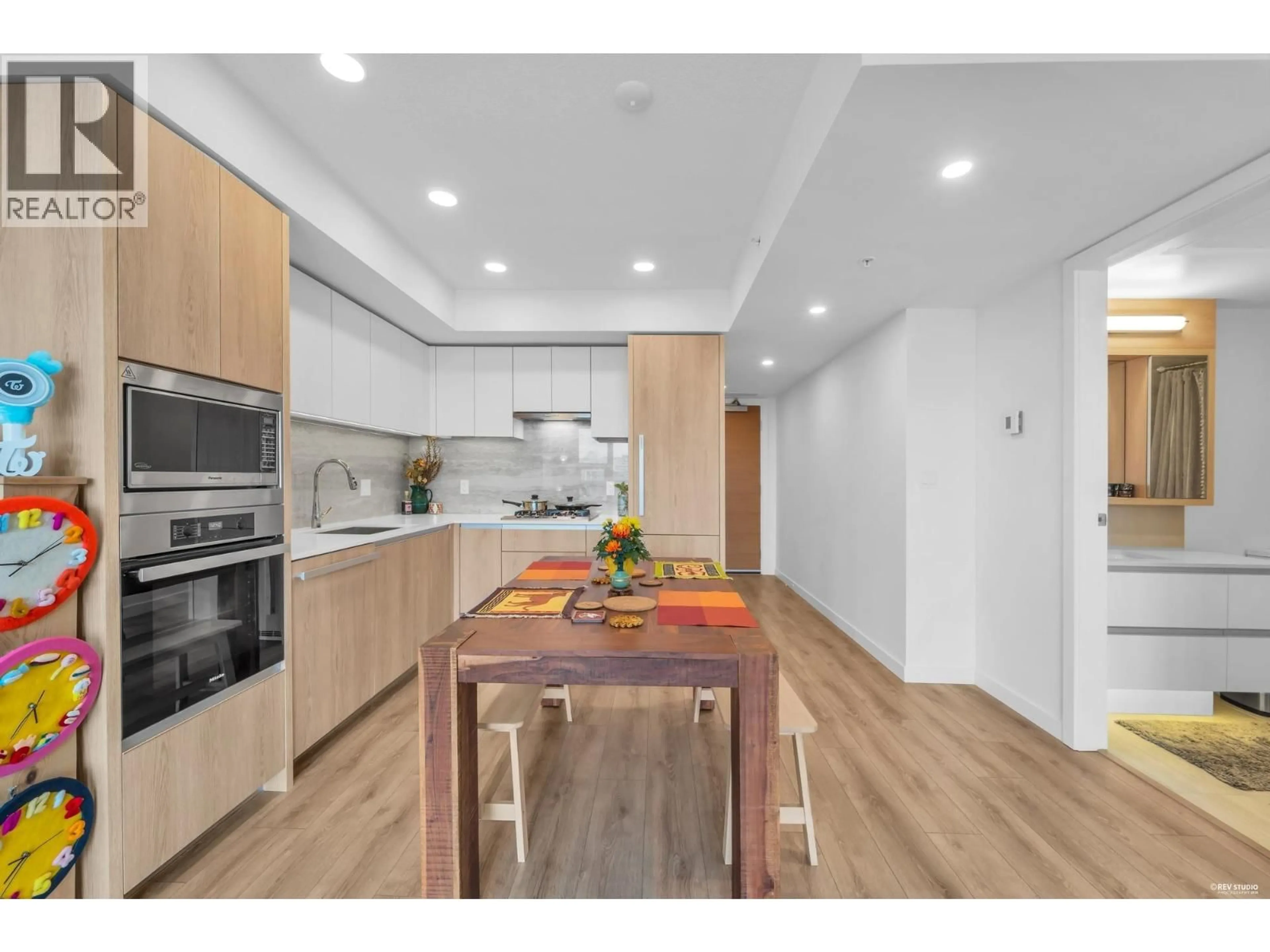 Open concept kitchen, wood/laminate floor for 804 - 8111 PARK ROAD, Richmond British Columbia V6Y0M2
