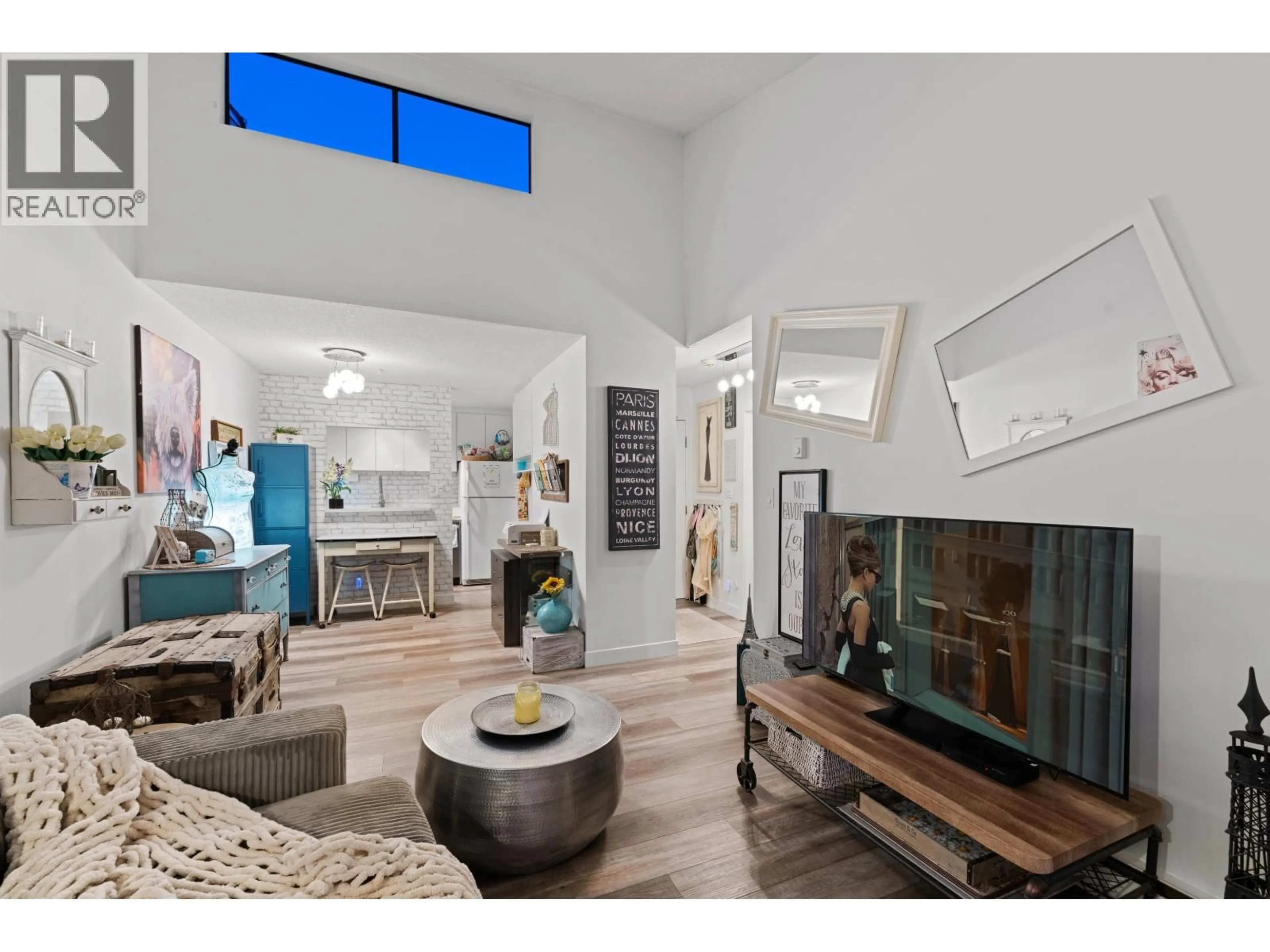 Unknown for 401 - 2173 6 AVENUE, Vancouver British Columbia V6K1V5